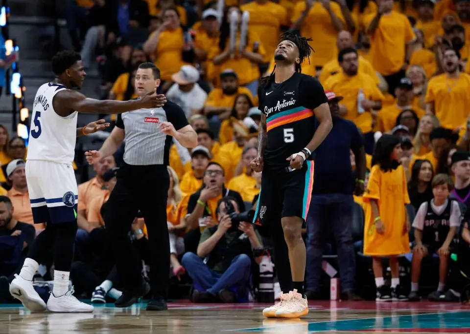 San Antonio Spurs Stephon Castle (5) looks up at the scoreboard after getting into foul trouble during the third quarter against the Minnesota Timberwolves in game 1 at the Frost Bank Center.