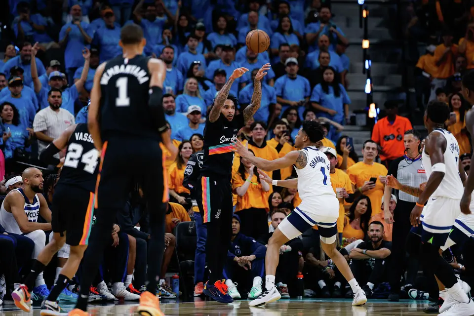 San Antonio Spurs forward Julian Champagnie (30) makes a pass during the first half of Game 1 of the Western Conference semifinals against the Minnesota Timberwolves at Frost Bank Center in San Antonio, Monday, May 4, 2026.