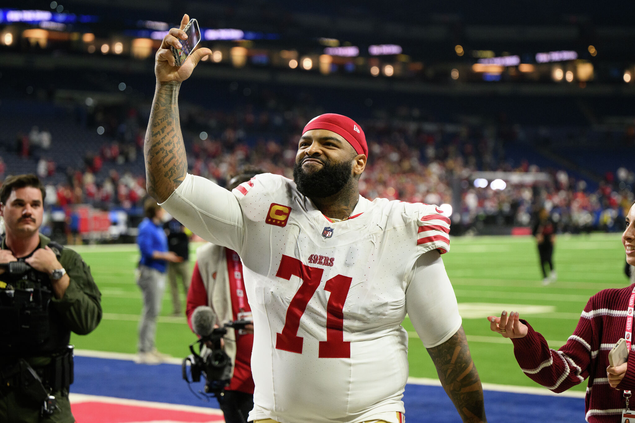 49ers use Trent Williams contract to show they're done with holdouts