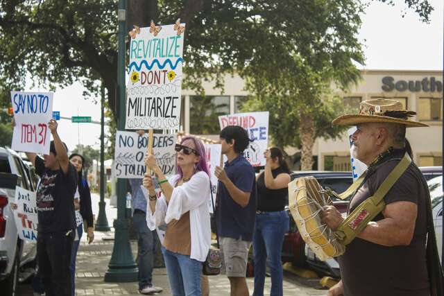 Laredo protest targets border wall agenda items