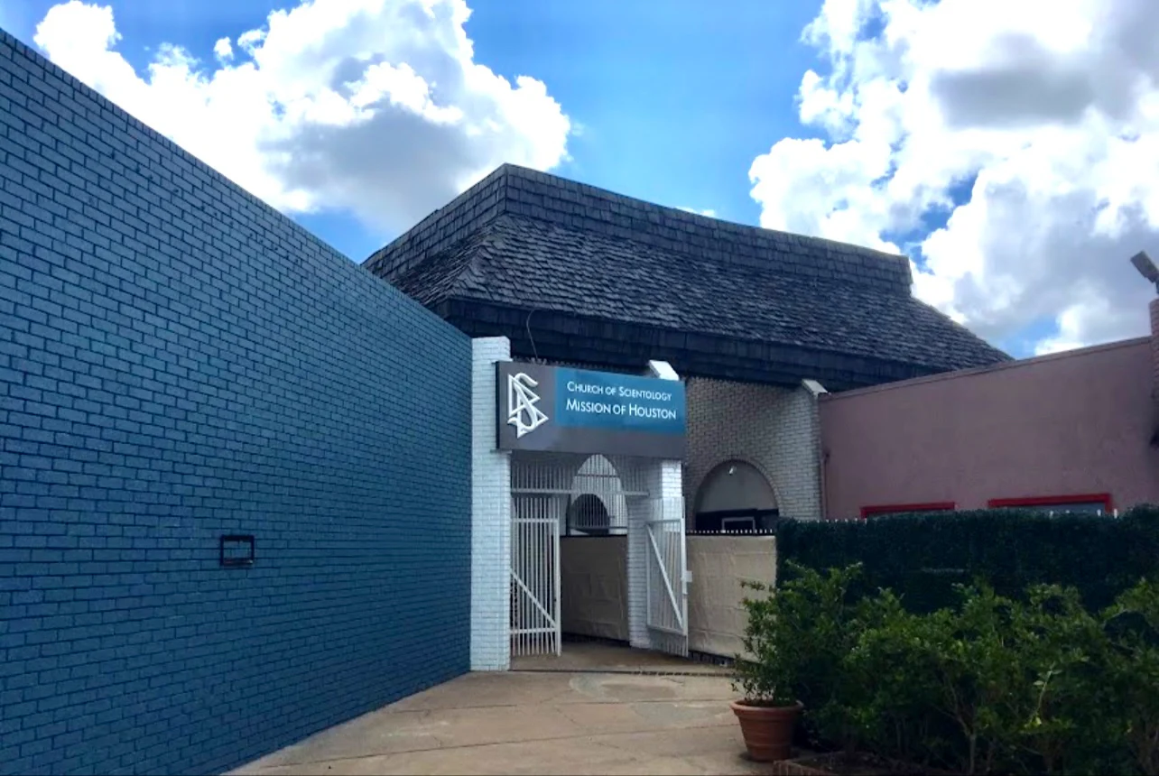 chron.com - Gwen Howerton - Group tries to break into Houston Scientology center as part of viral trend