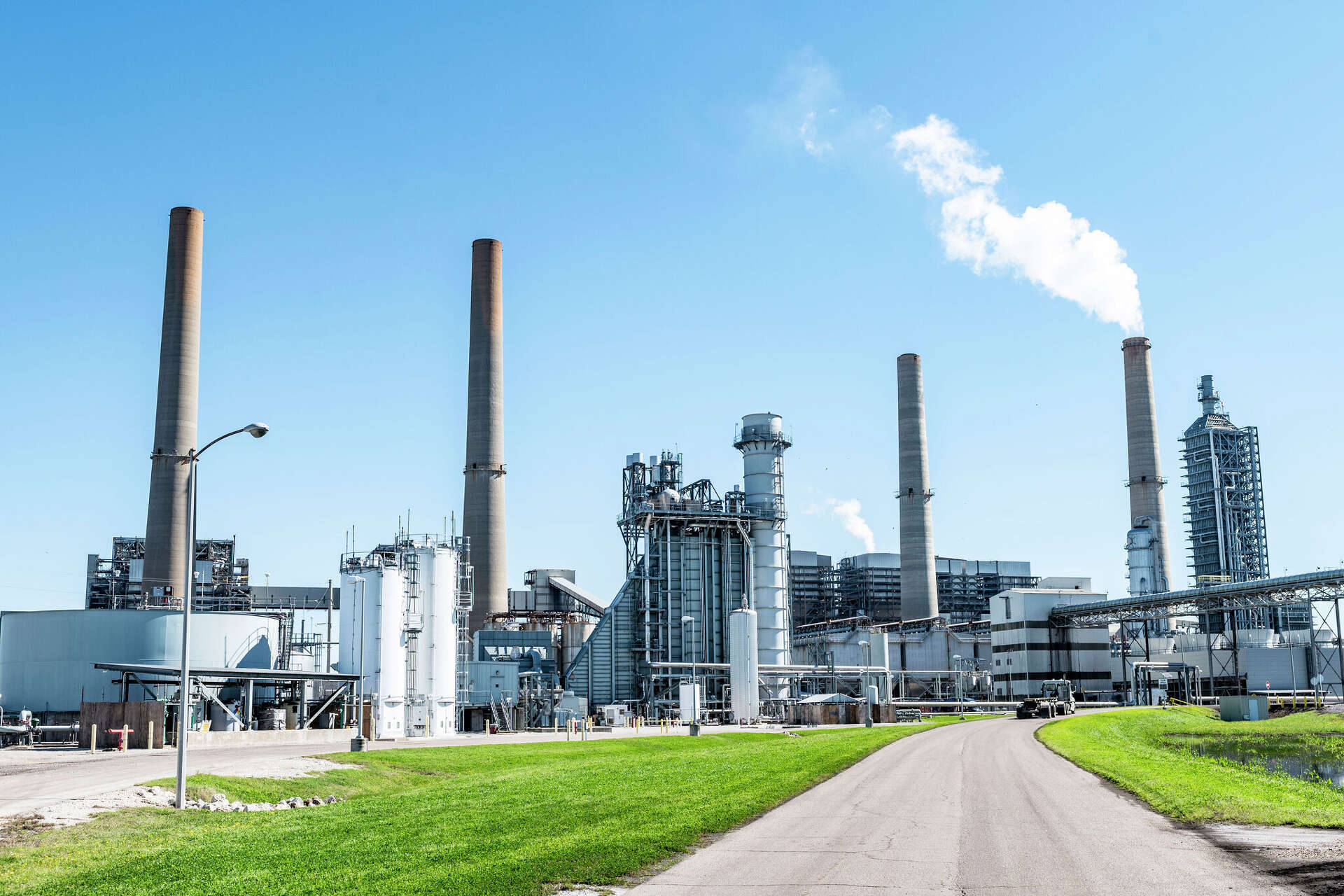 Texas power plants use 100B gallons of water annually, report finds