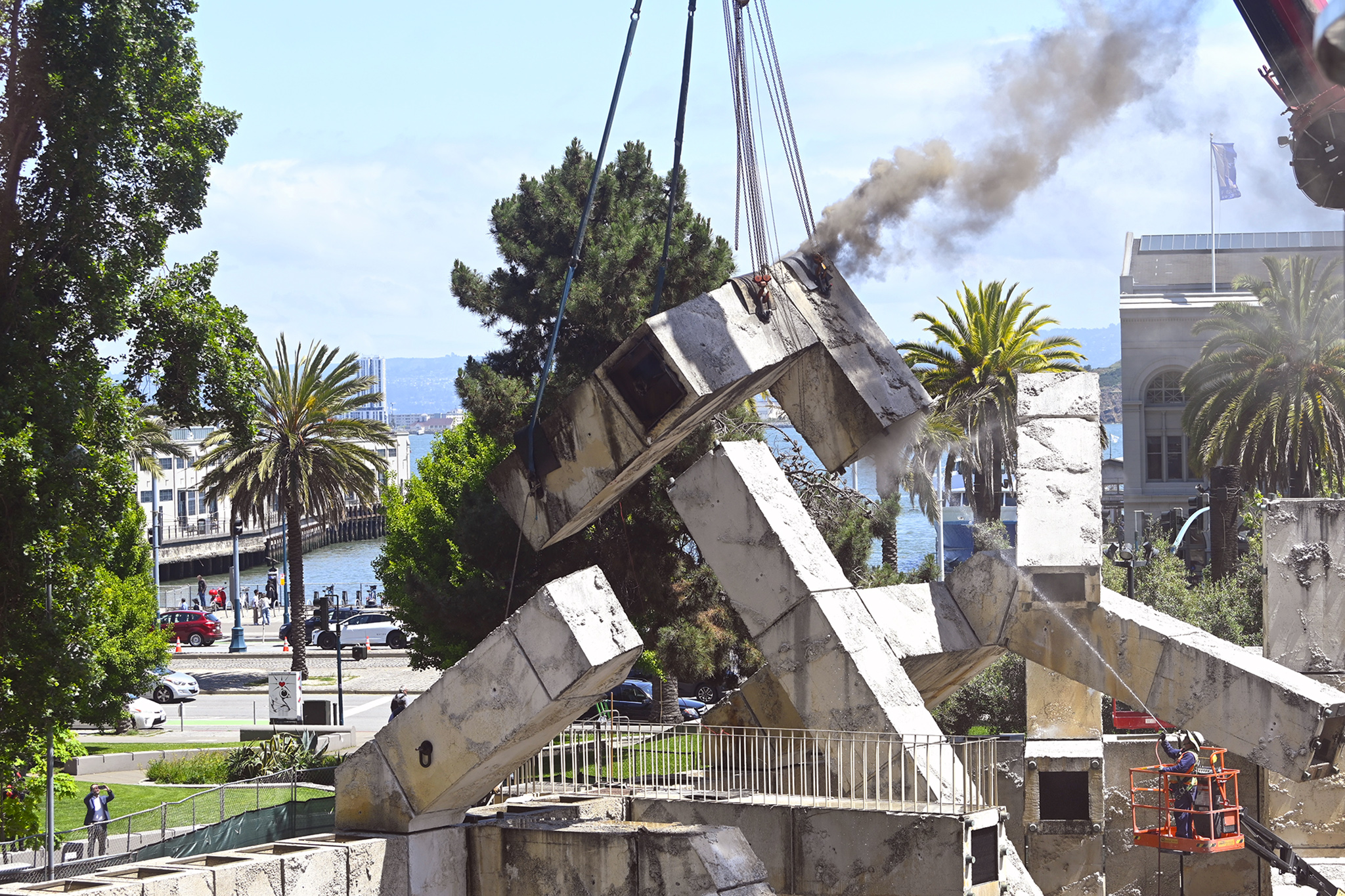 Vaillancourt Fountain catches fire during controversial removal