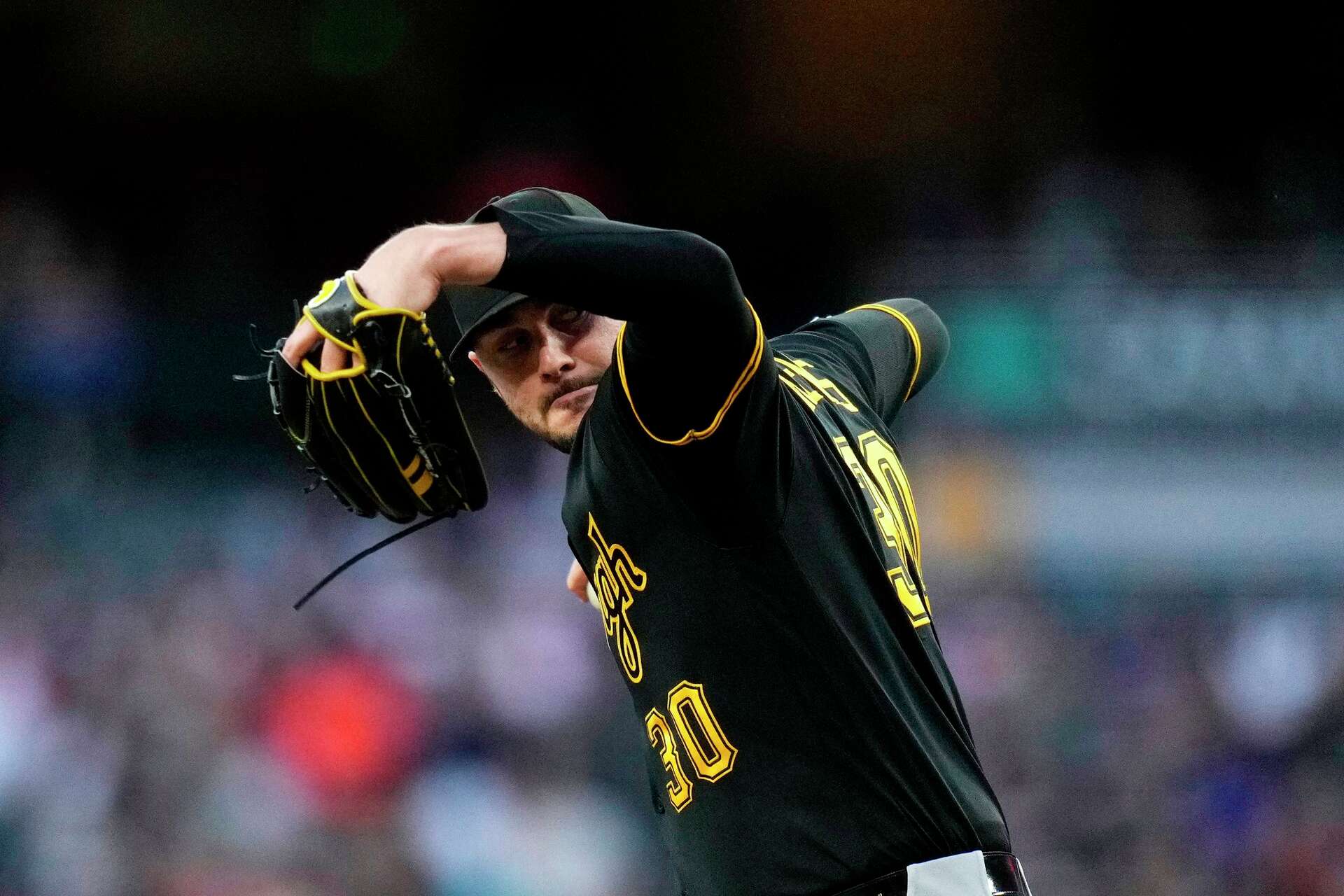 Paul Skenes throws 8 innings of 2-hit ball, leads Pirates to a 1-0