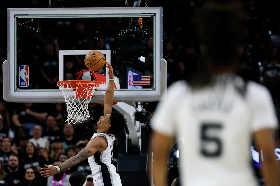 San Antonio Spurs guard Dylan Harper (2) goes up to the basket during the first half of Game 2 of the Western Conference semifinals at Frost Bank Center in San Antonio, Wednesday, May 6, 2026.