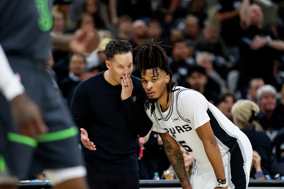 San Antonio Spurs head coach Mitch Johnson talks to guard Stephon Castle (5) during the second half of Game 2 of the Western Conference semifinals at Frost Bank Center in San Antonio, Wednesday, May 6, 2026. The Spurs rolled past the Timberwolves 133-95 to even the series at 1-1.