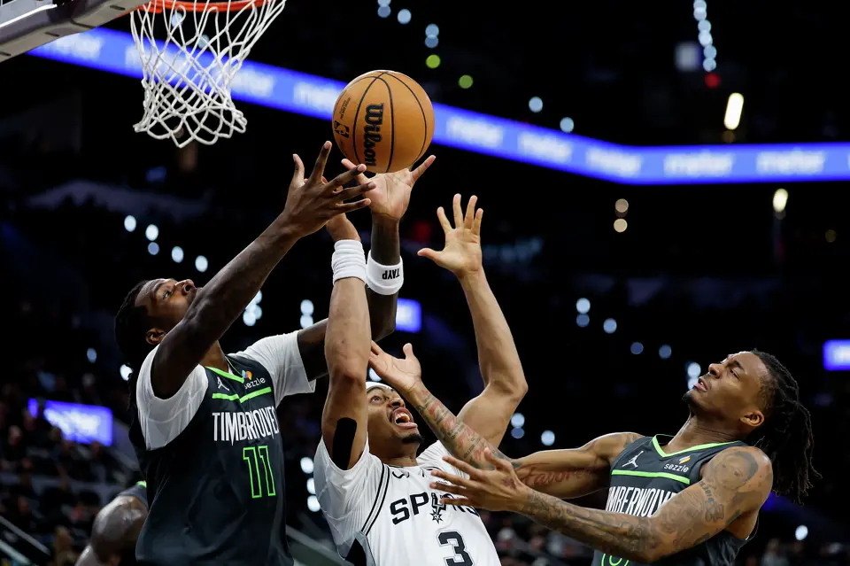 San Antonio Spurs forward Keldon Johnson (3) battles for the ball during the second half of Game 2 of the Western Conference semifinals at Frost Bank Center in San Antonio, Wednesday, May 6, 2026. The Spurs rolled past the Timberwolves 133-95 to even the series at 1-1.