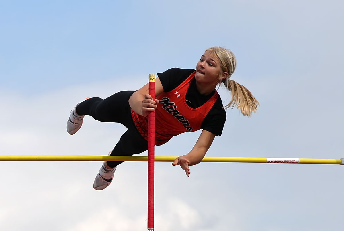 Ella Brawner leads Gillespie girls track to Macoupin County title