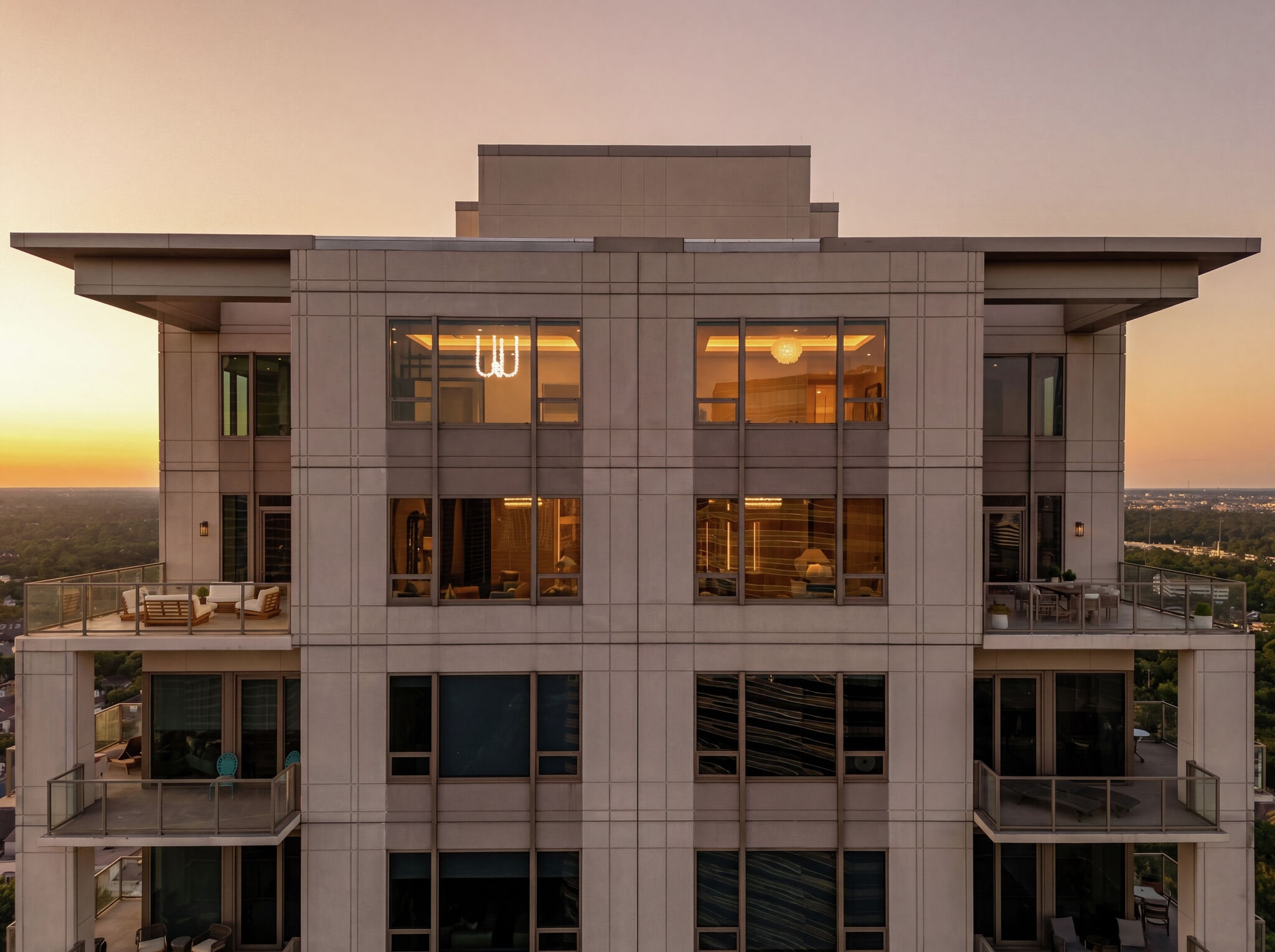 chron.com - Allyson Ackerman - Penthouse linked to Houston royalty hits market for $11 million