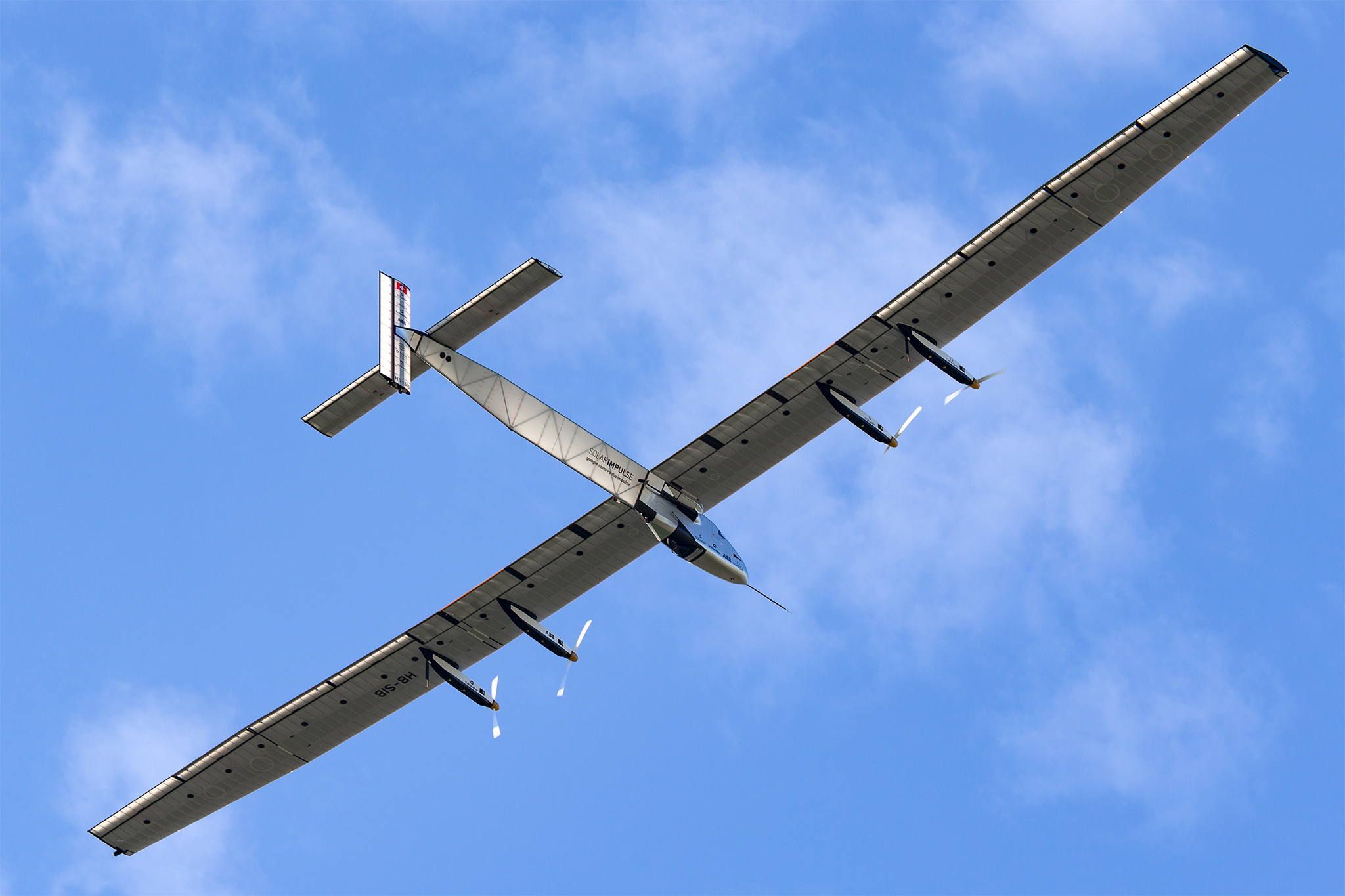 Massive experimental aircraft developed by hypnotist crashes off US coast