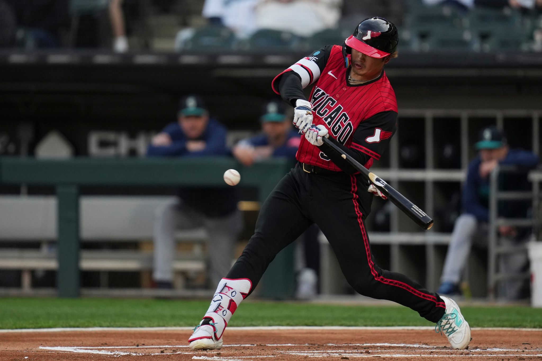 Raley hits grand slam and 3-run homer as Mariners outslug Murakami and ...