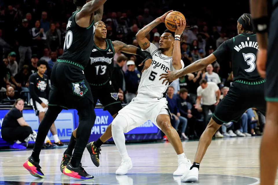 San Antonio Spurs guard Stephon Castle (5) handles the ball while surrounded by defenders during the first half of Game 3 of the Western Conference semifinals at Target Center in Minneapolis, Friday, May 8, 2026.