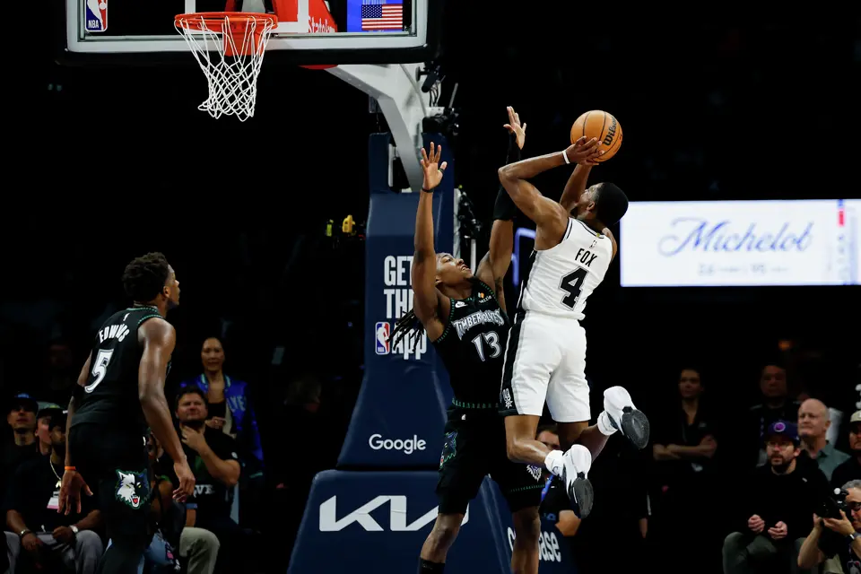San Antonio Spurs guard De'aaron Fox (4) jumps up to make a shot during the second half of Game 3 of the Western Conference semifinals at Target Center in Minneapolis, Friday, May 8, 2026. The Spurs defeated the Timberwolves 115-108, leading the series 2-1.