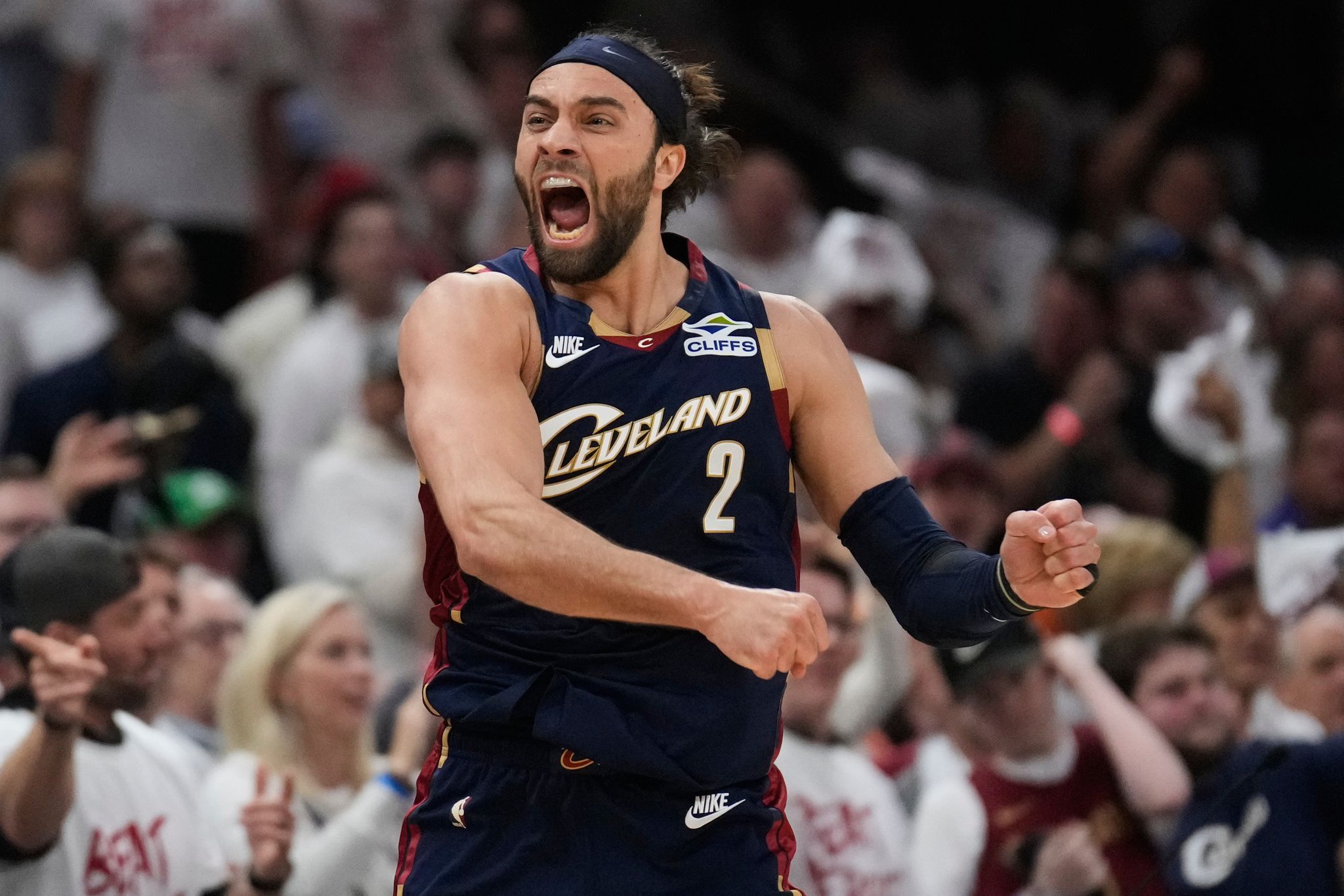 Harden hits key shots, Mitchell adds 35 points and Cavs beat Pistons 116-109 in Game 3