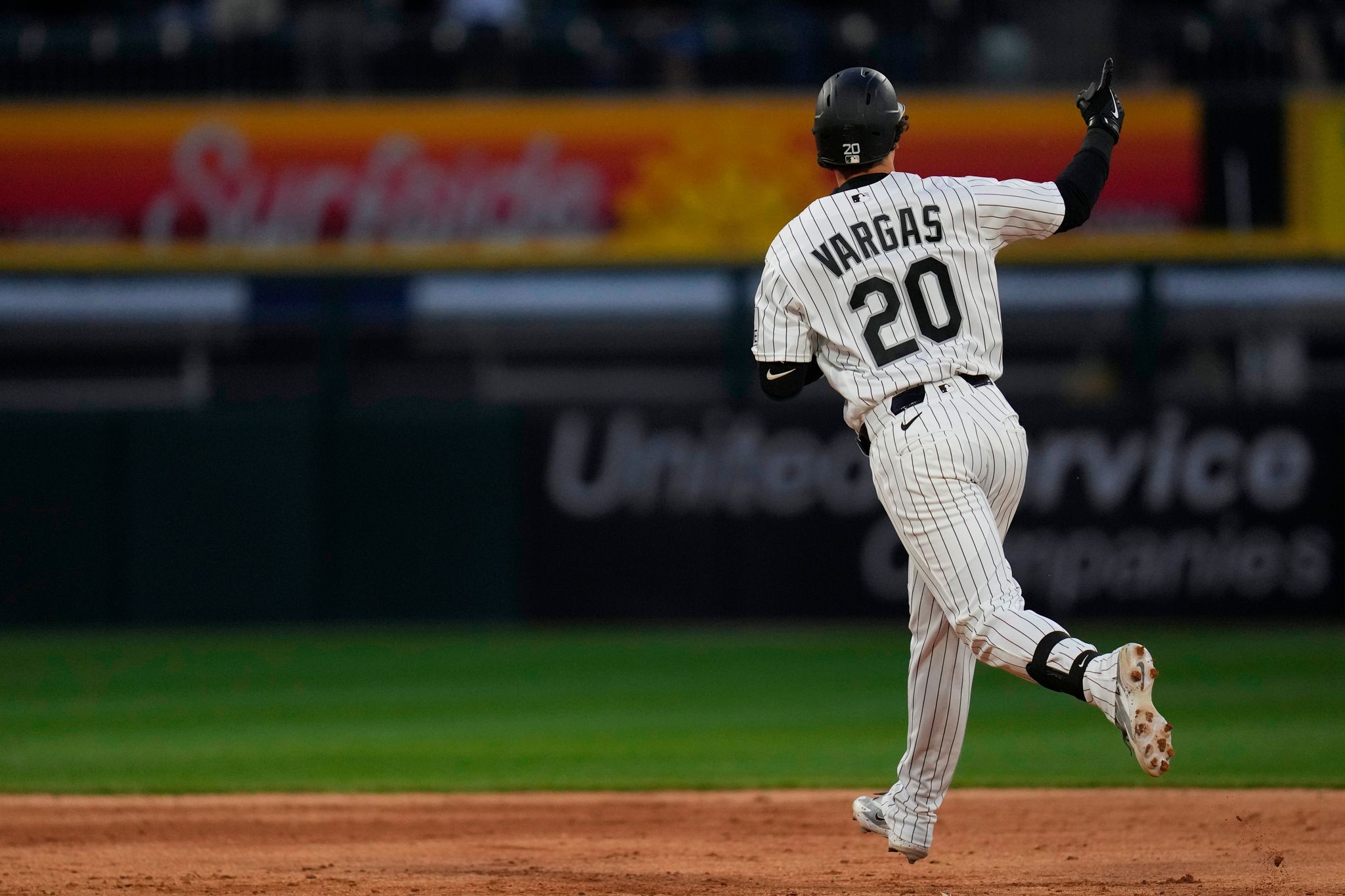 Miguel Vargas conecta 2 jonrones y Medias Blancas vencen a Luis ...