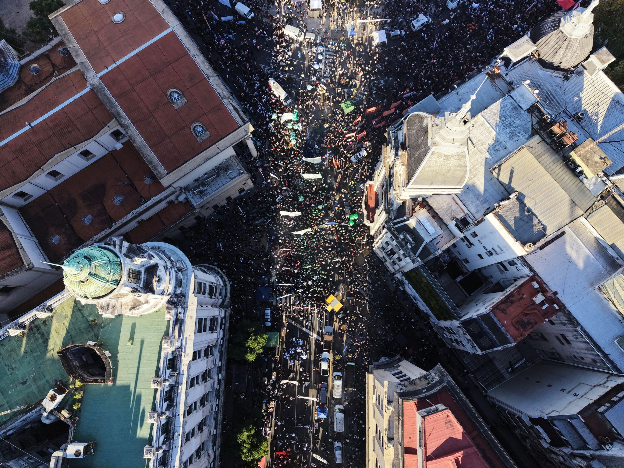 Mass protests in Argentina decry Milei's funding cuts to prized public universities - Greenwich Time thumbnail