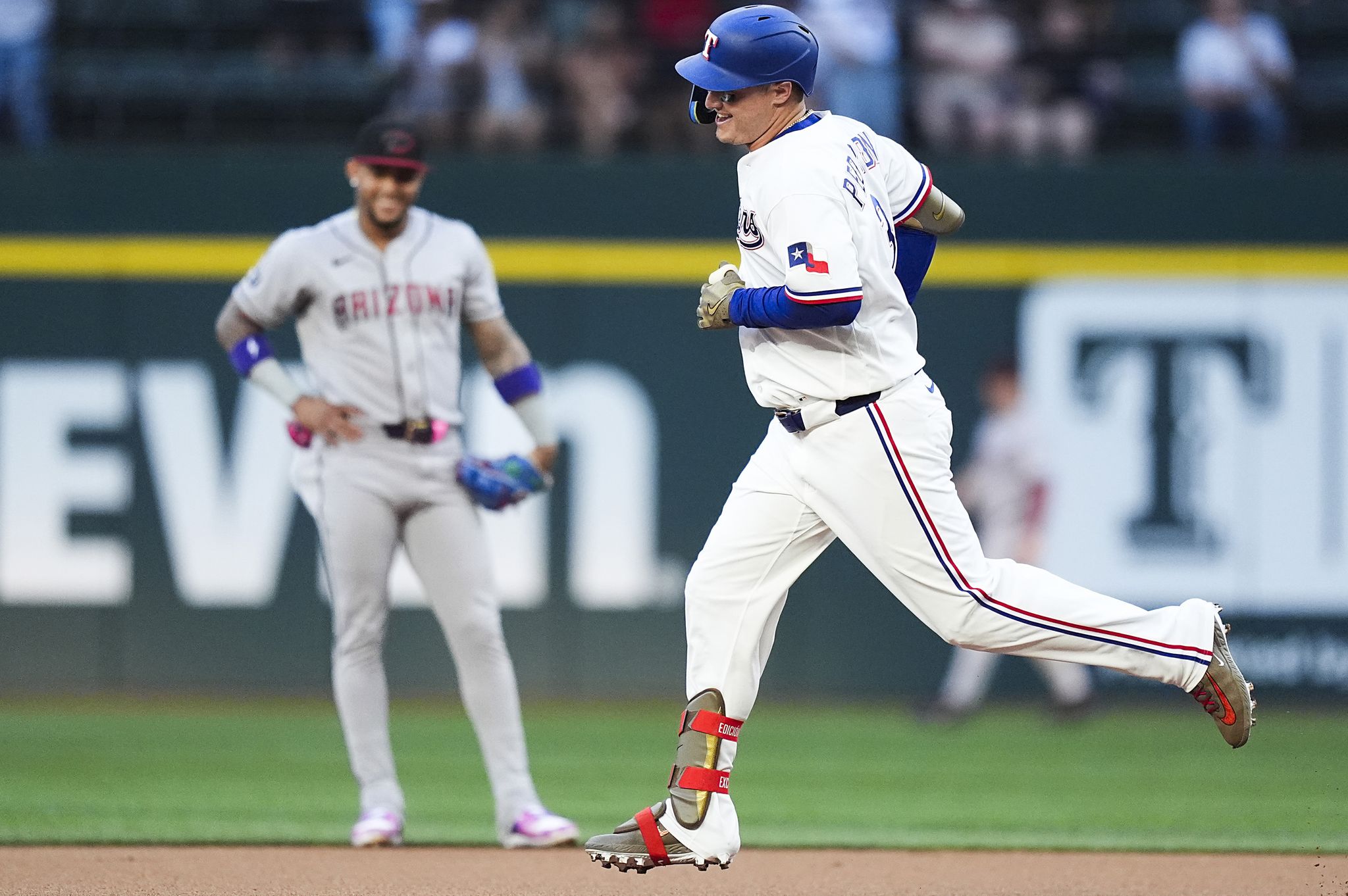 Rangers shuffle batting order vs. Diamondbacks