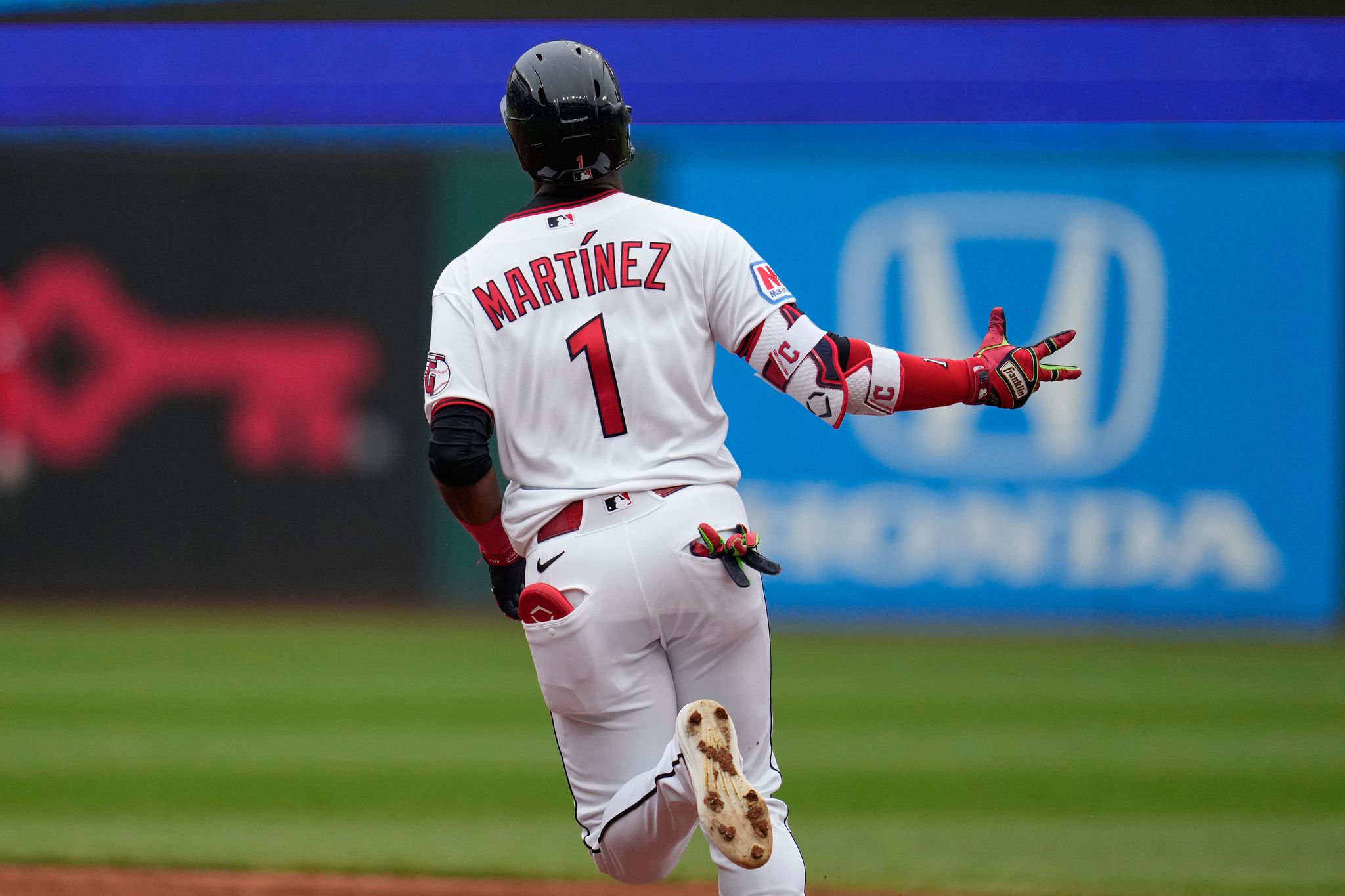 With a home run by Ángel Martínez and 13 strikeouts, Guardianes beat Angelinos 3-2