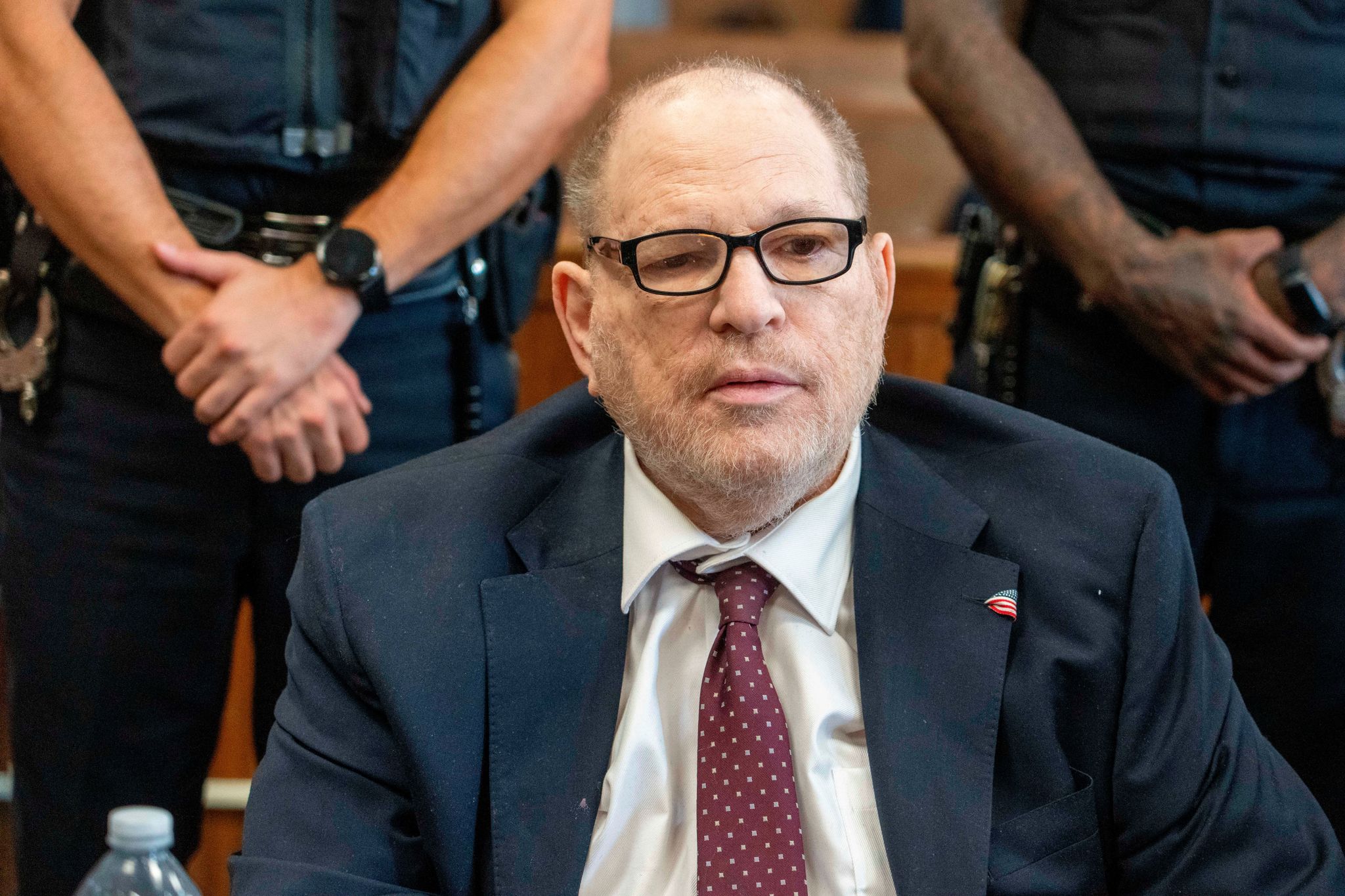 Weinstein reporta dolor de pecho y sale del tribunal durante ...
