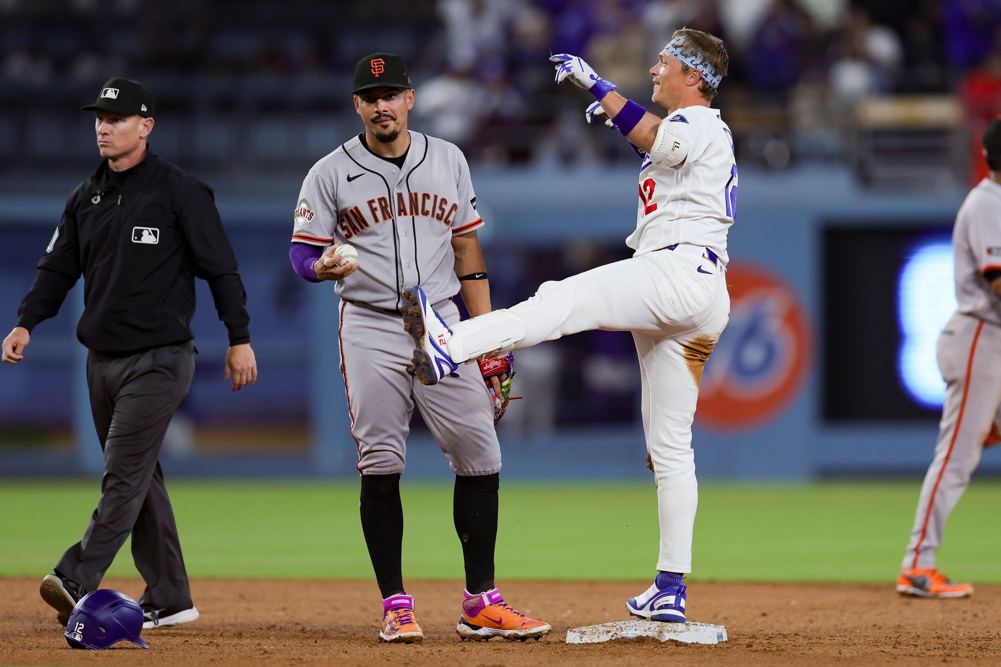 Will Smith hits 1st leadoff HR as Dodgers beat Giants 5-2, regain