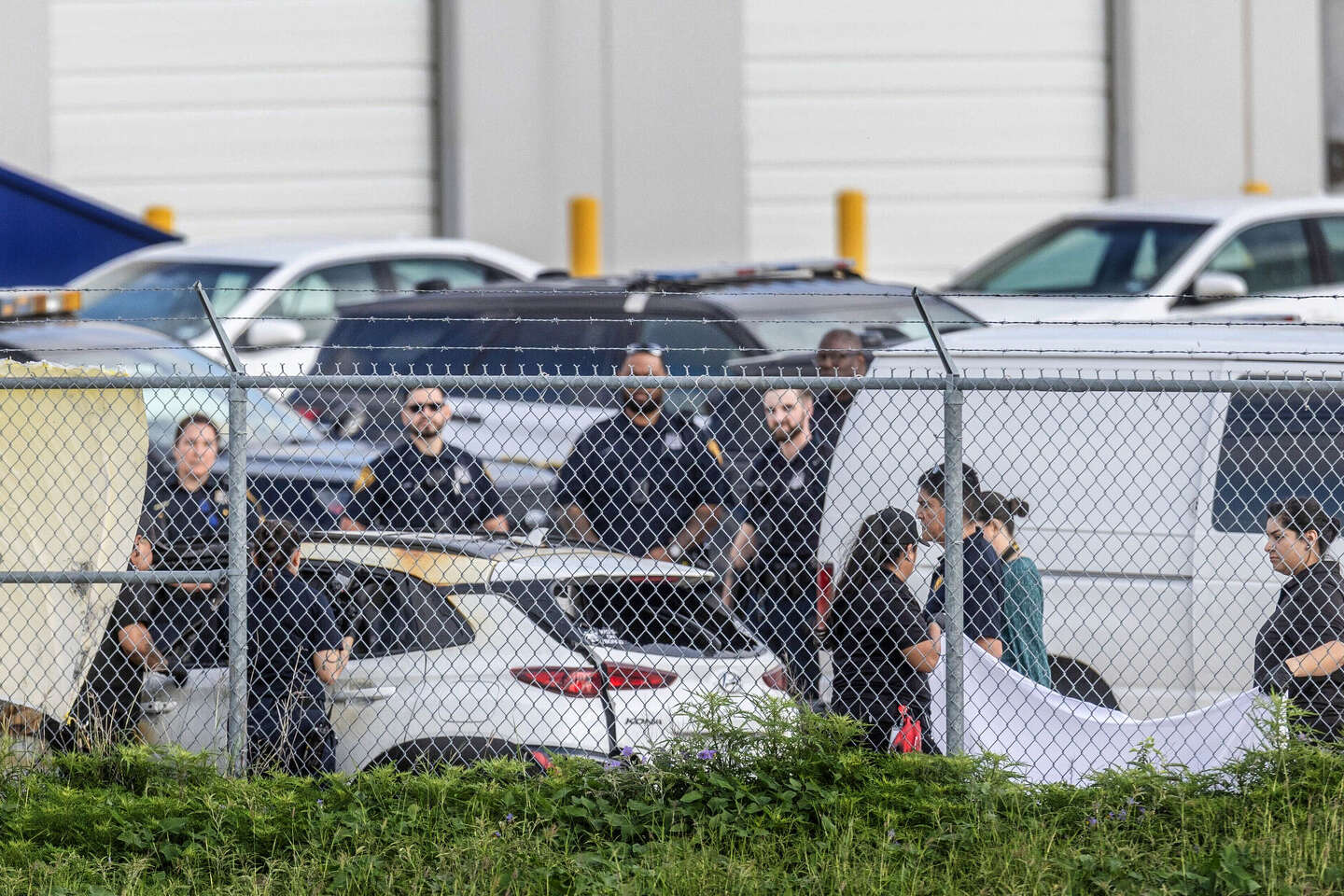 2 kids found dead in burned car in San Antonio; mother charged