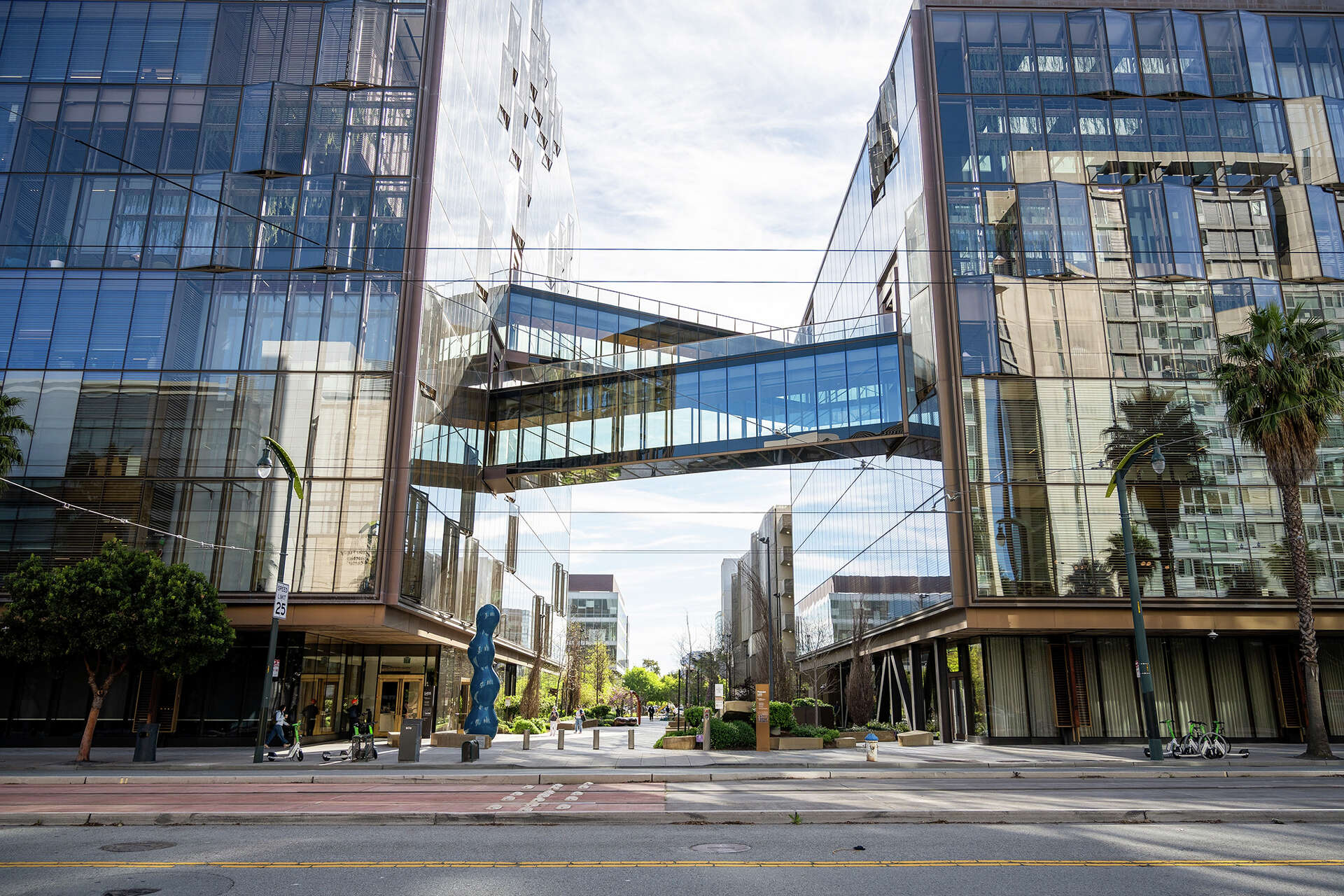 نمای ساختمان دفاتر شرکت هوش مصنوعی اوپنایآی در سانفرانسیسکو در ۲۵ مارس ۲۰۲۶