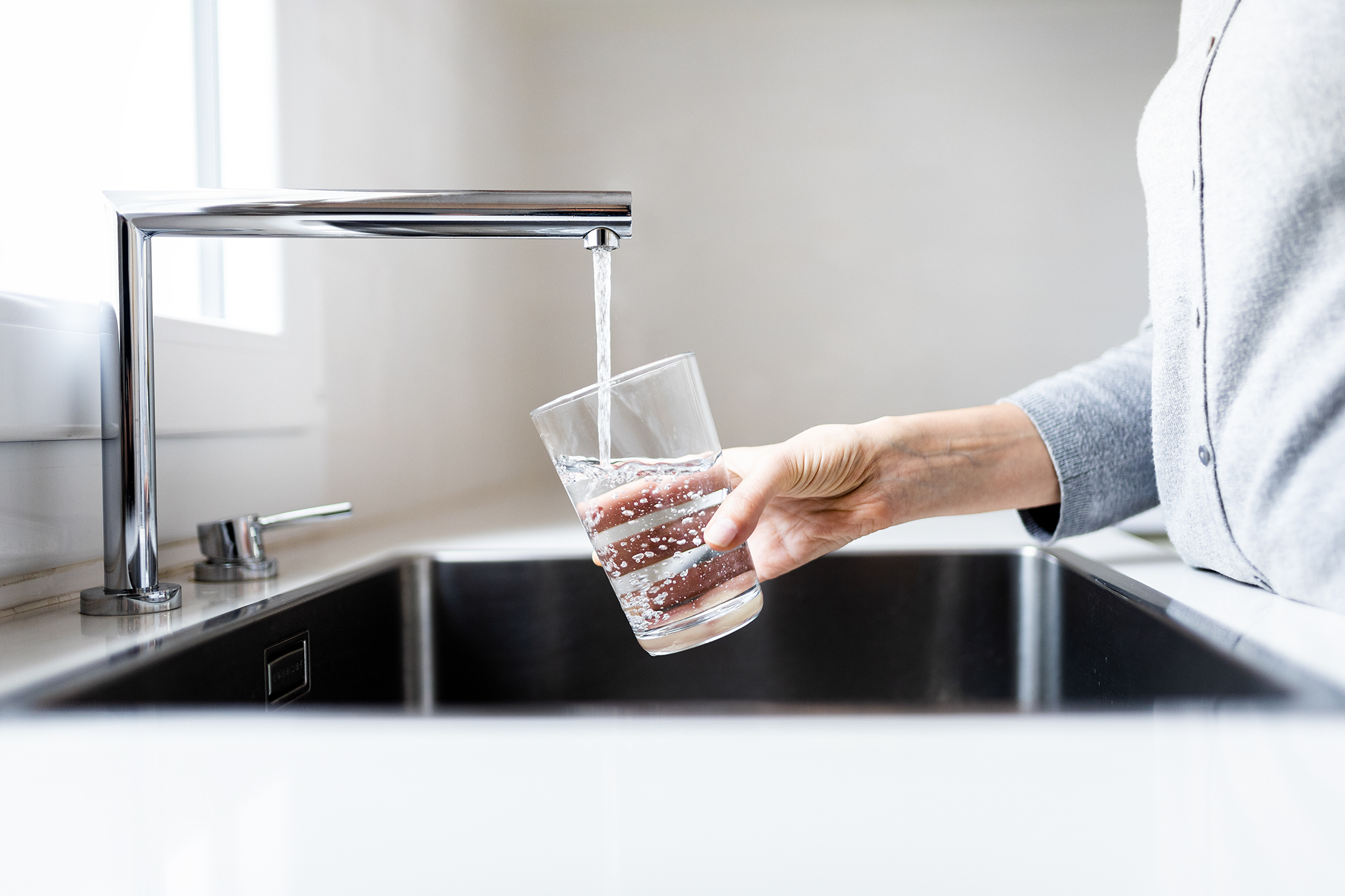 Calif. utility assures tap water is safe despite 'moldy dish water' smell