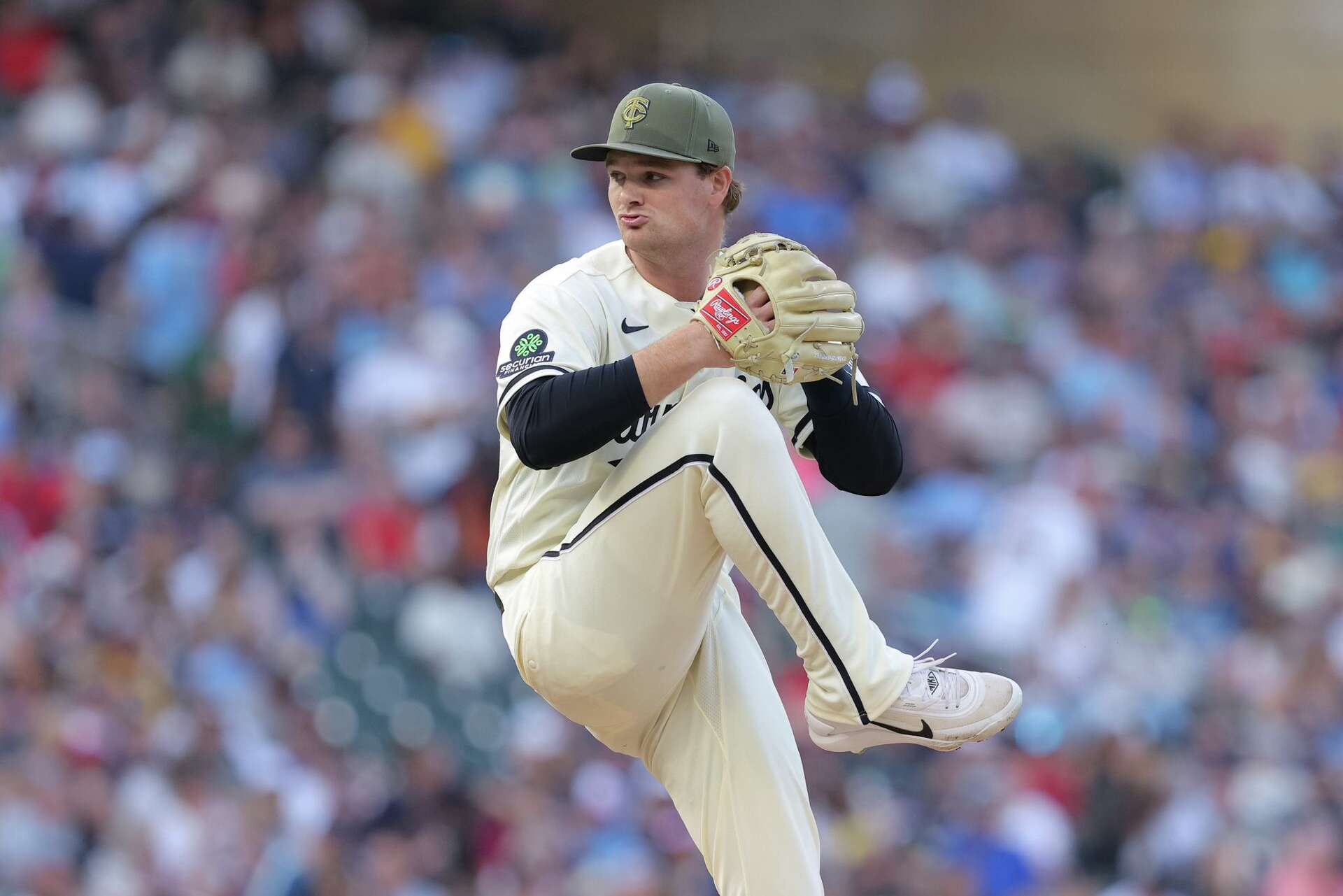 Chourio hits go-ahead homer, makes run-saving catch to lead