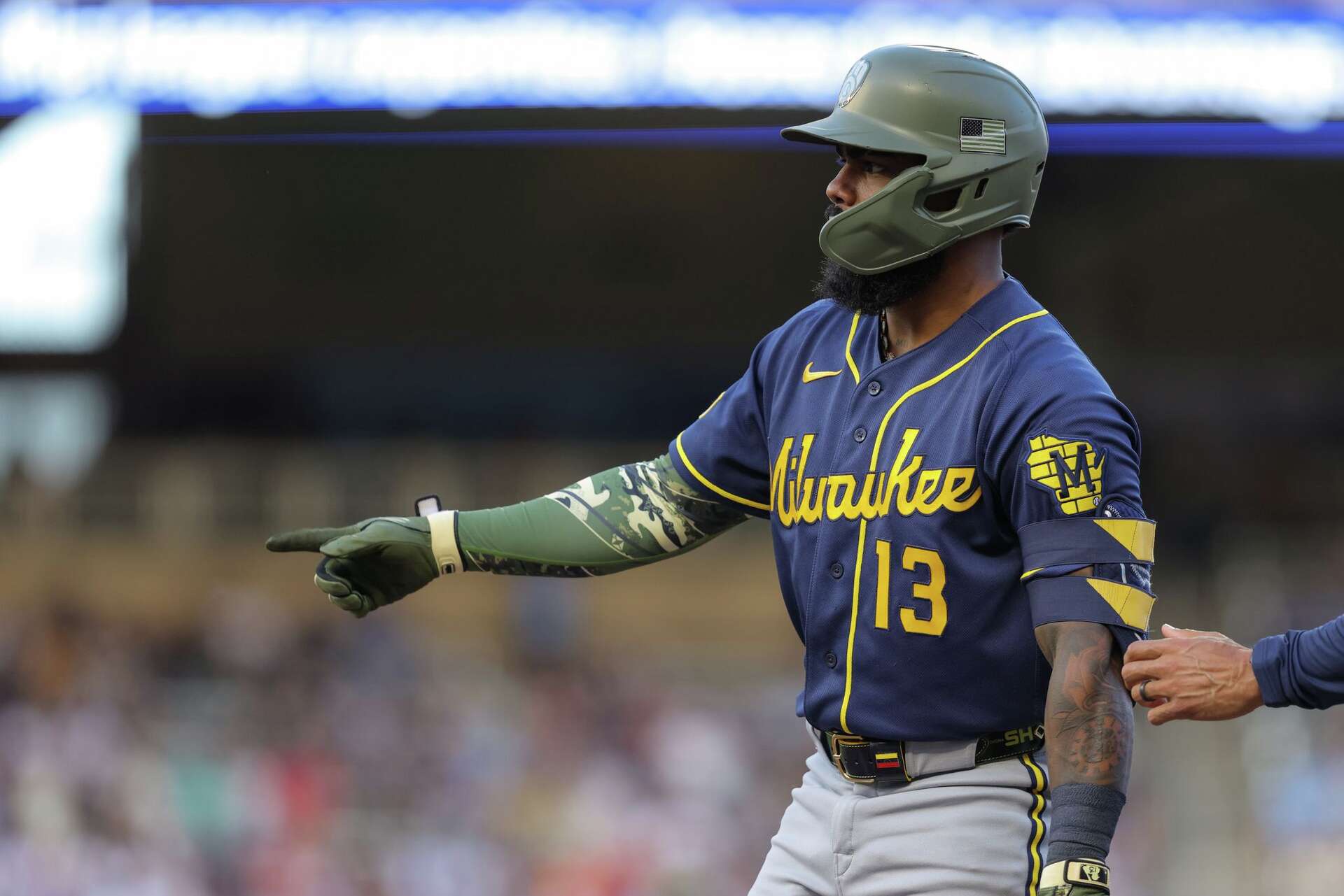 Chourio hits go-ahead homer, makes run-saving catch to lead
