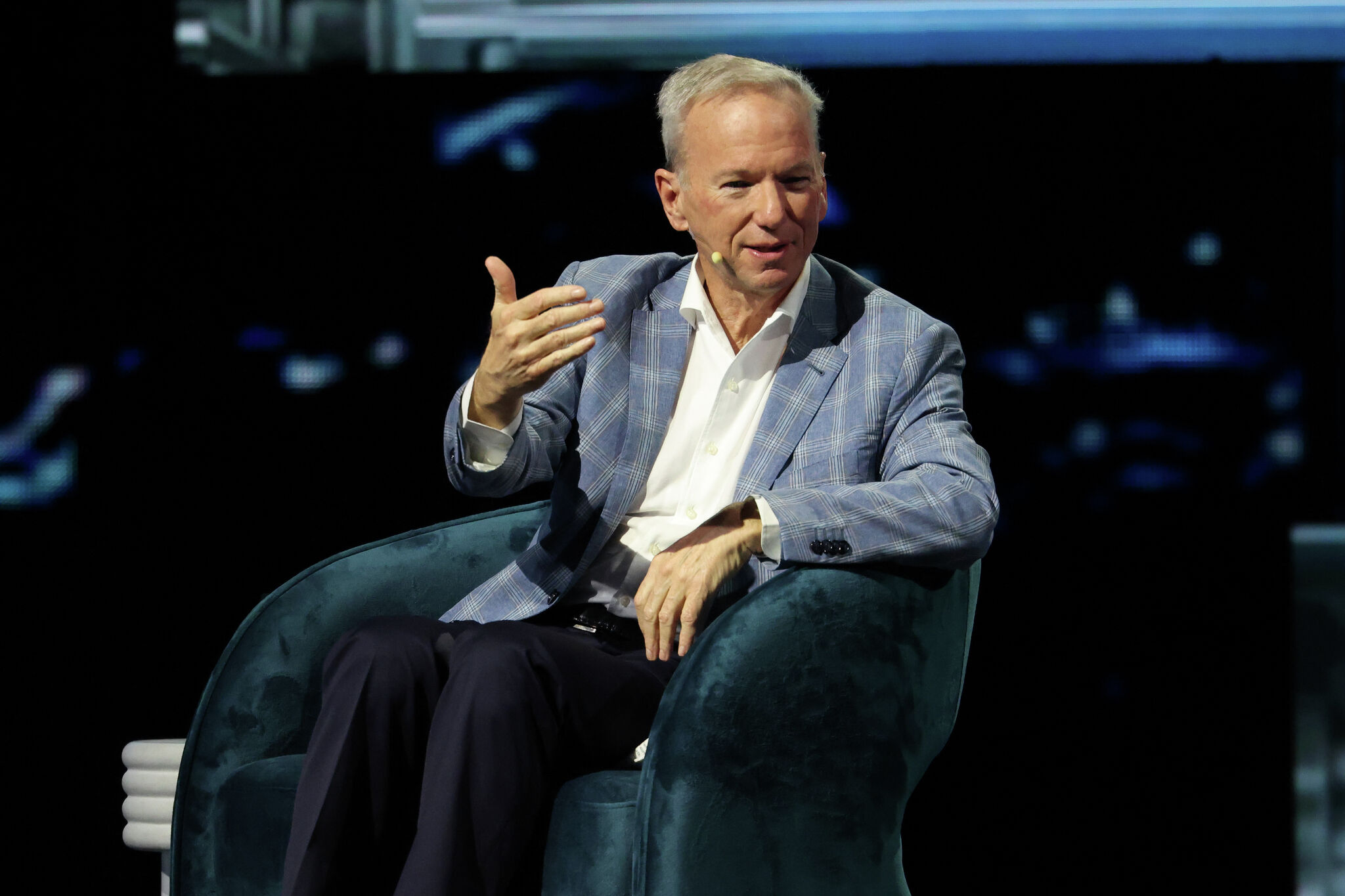Google billionaire Eric Schmidt booed over AI comments at graduation speech