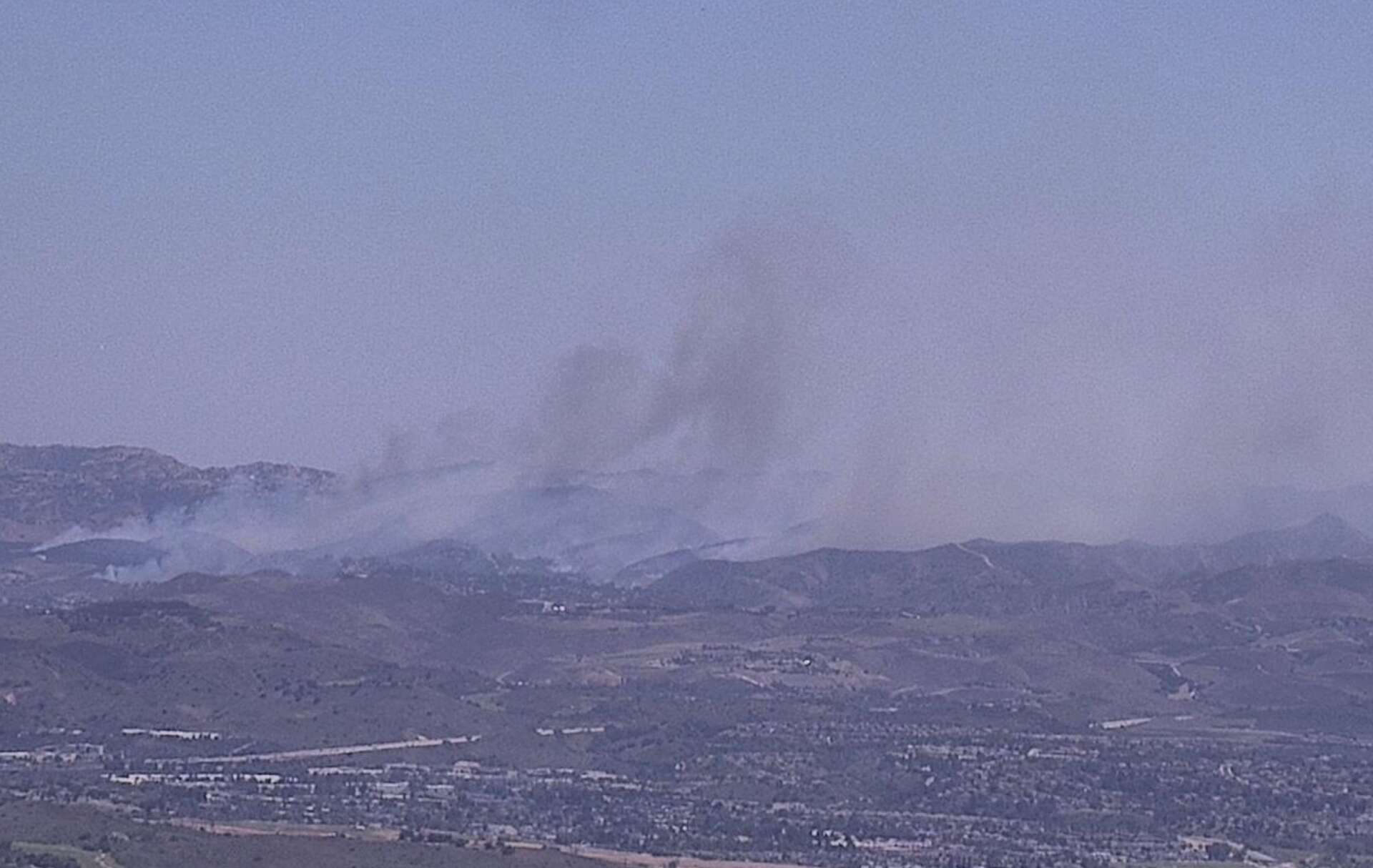 Sandy Fire forces mass evacuations near Simi Valley