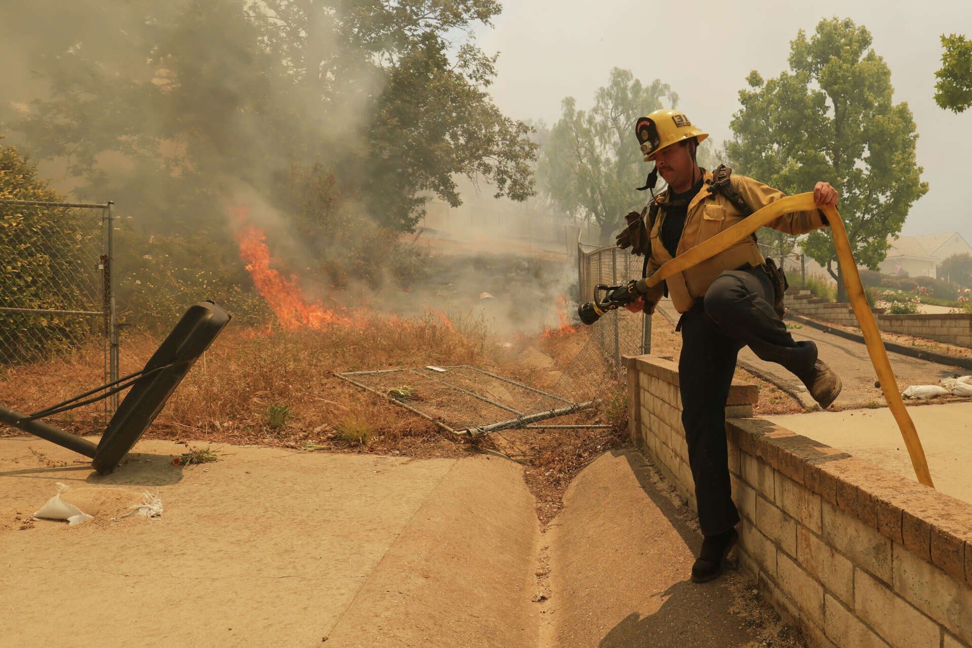 Sandy Fire forces mass evacuations near Simi Valley