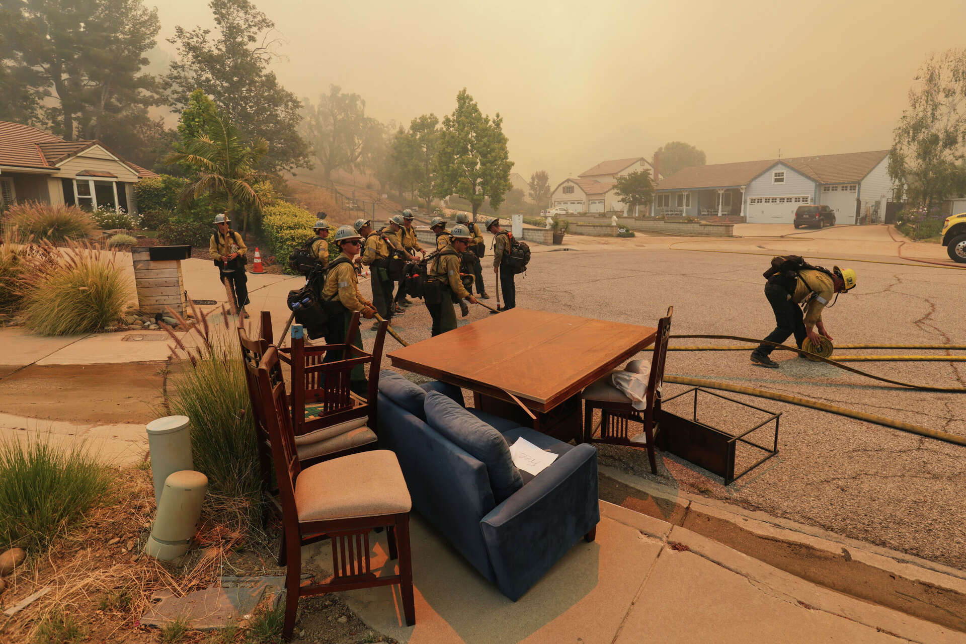 Sandy Fire forces mass evacuations near Simi Valley