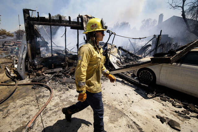Sandy Fire forces mass evacuations near Simi Valley