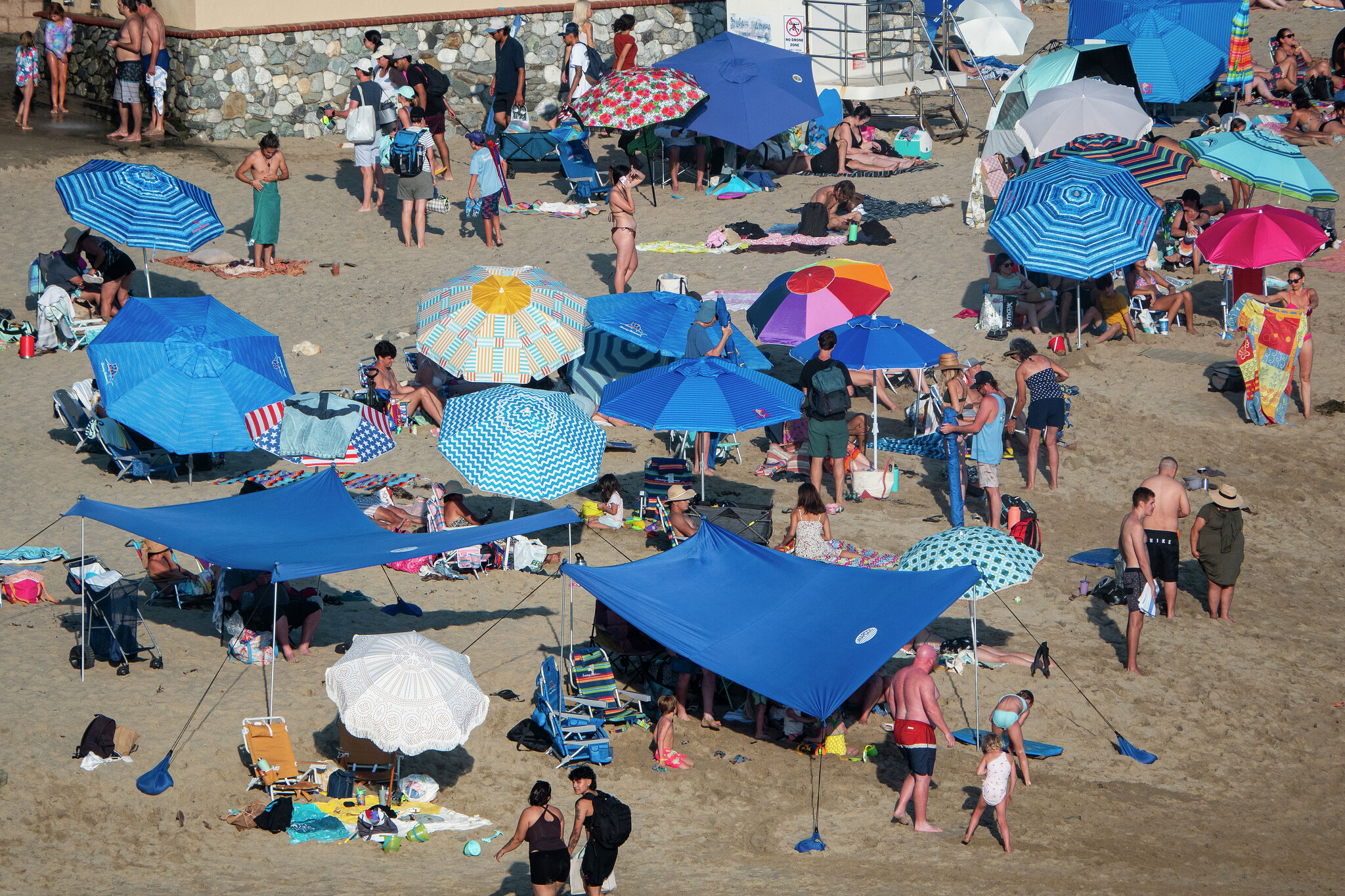 Laguna Beach plans $500 fines for shade structures at beach