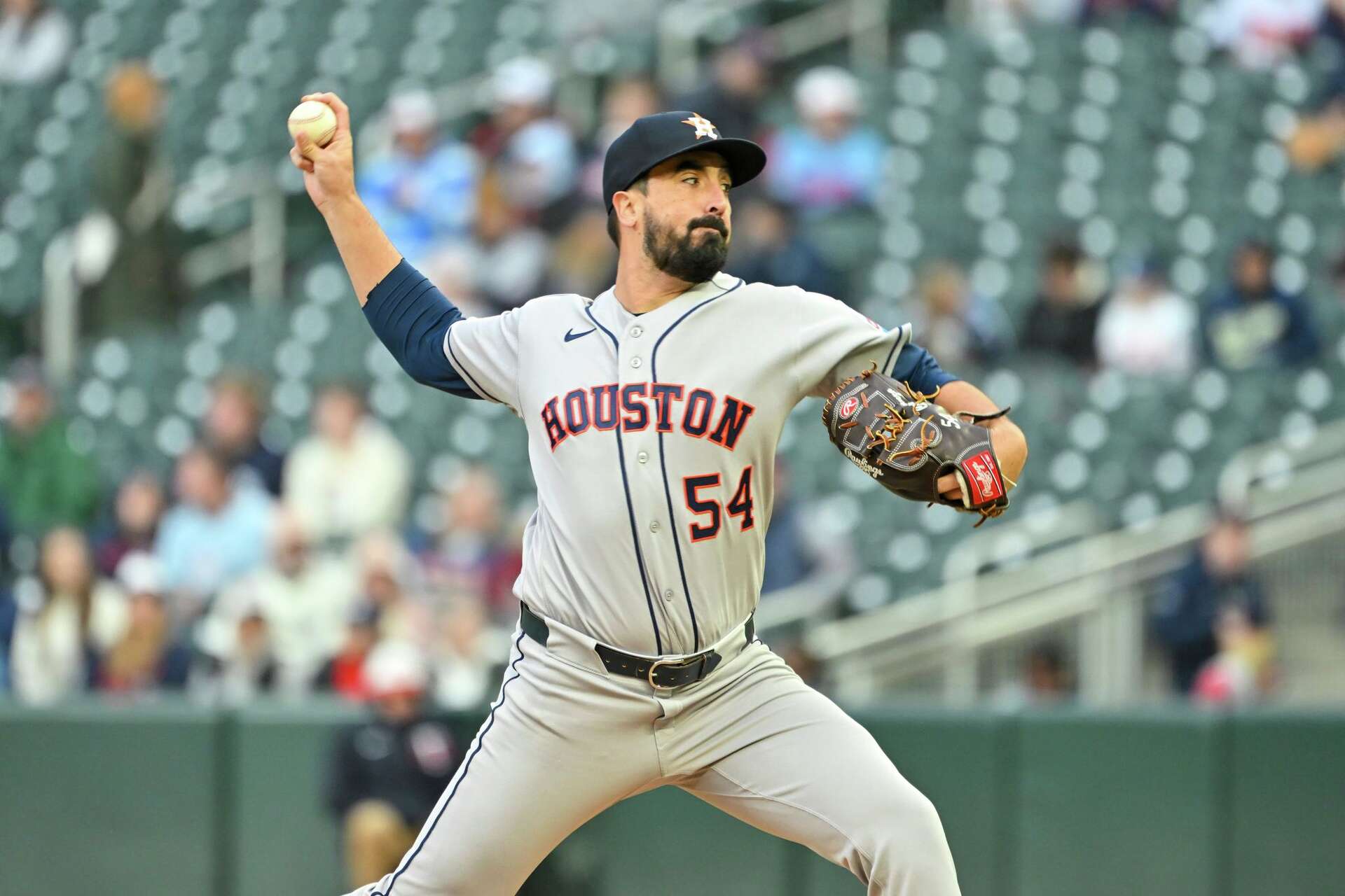 Houston Astros hold off Minnesota Twins for tight win