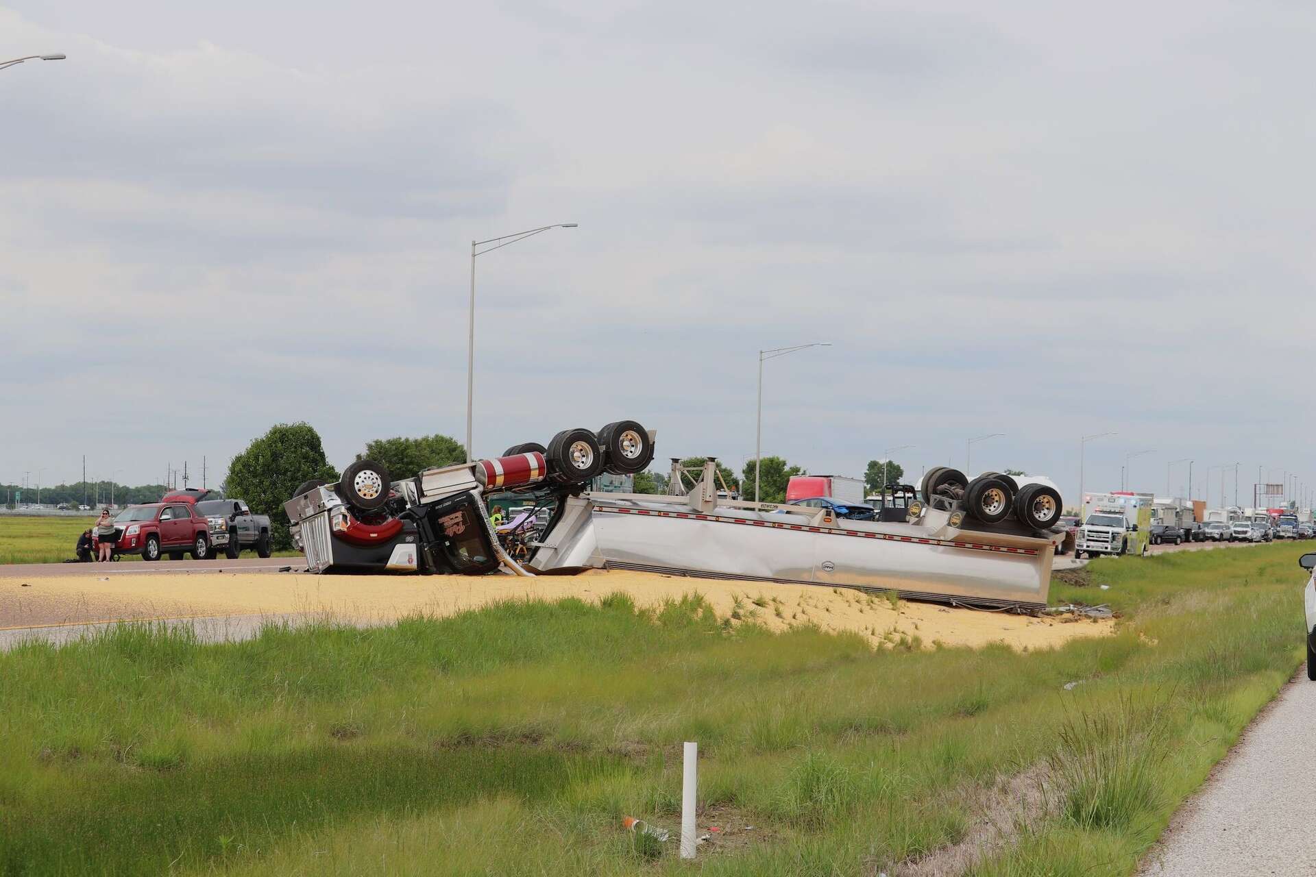 Interstate 255 semi truck crash shuts down southbound lanes