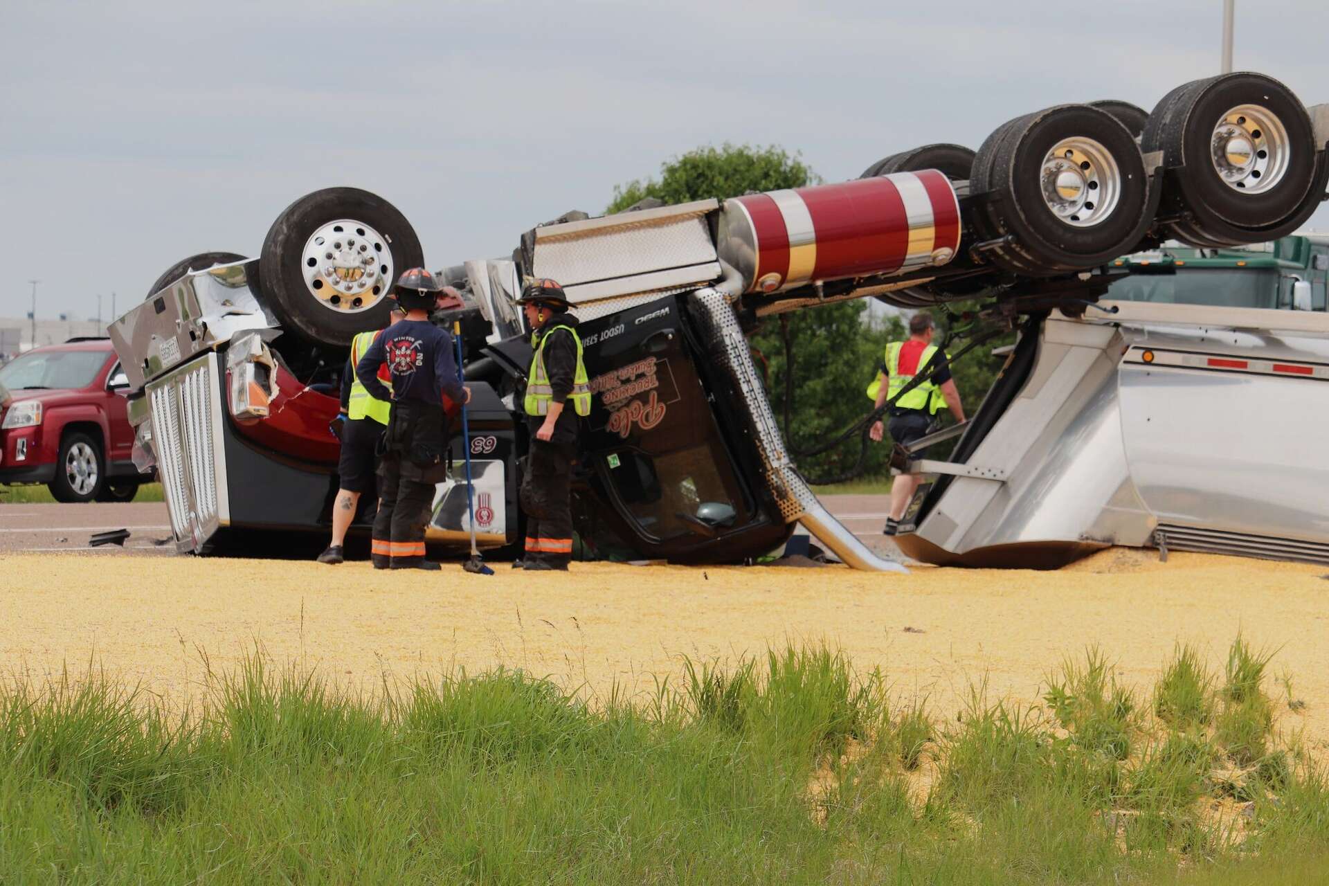 Interstate 255 semi truck crash shuts down southbound lanes