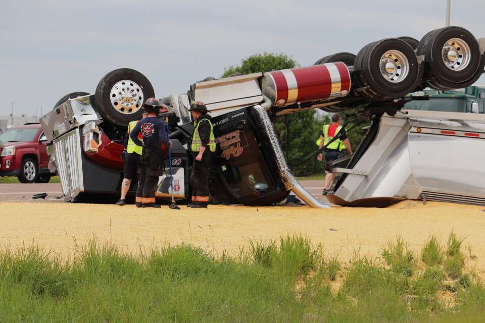 Interstate 255 semi truck crash shuts down southbound lanes