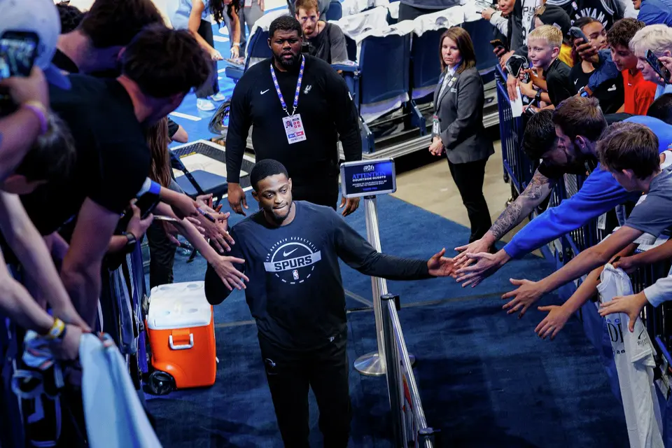 San Antonio Spurs guard De'Aaron Fox slaps hands with fans as he walks back to the locker room following a pre-game warmup before Game 2 of the Western Conference Finals against the Oklahoma City Thunder at Paycom Center in Oklahoma City, Wednesday, May 20, 2026. Fox was ruled out after going through pre-game warmups due to a right ankle sprain.