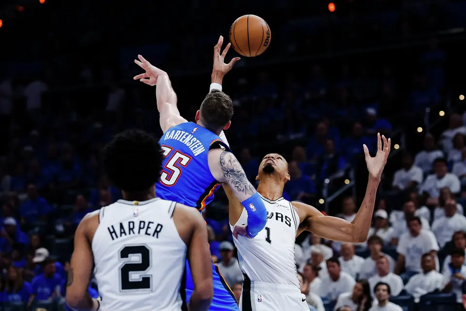 San Antonio Spurs forward Victor Wembanyama (1) reaches for the ball during the third quarter of Game 2 of the Western Conference Finals at Paycom Center in Oklahoma City, Wednesday, May 20, 2026.