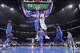 Stephon Castle # 5 de los San Antonio Spurs dispara sobre Ajay Mitchell # 25 del Oklahoma City Thunder durante la primera mitad del segundo juego de las Finales de la Conferencia Oeste de la NBA en Paycom Center el 20 de mayo de 2026 en Oklahoma City, Oklahoma.