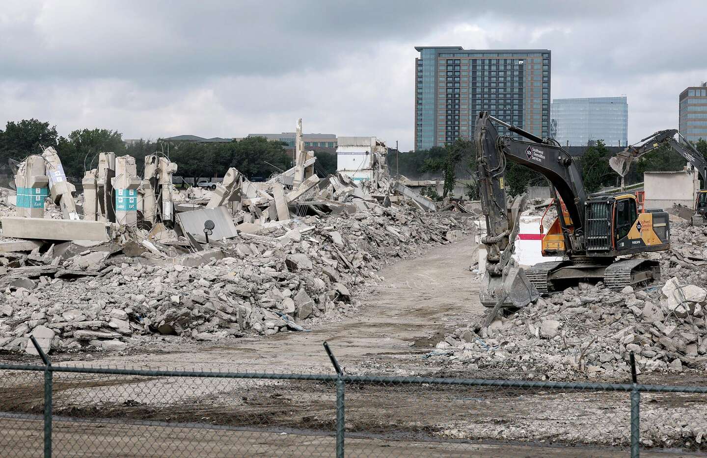 Demolition starts for AT&T's new billion-dollar Plano campus