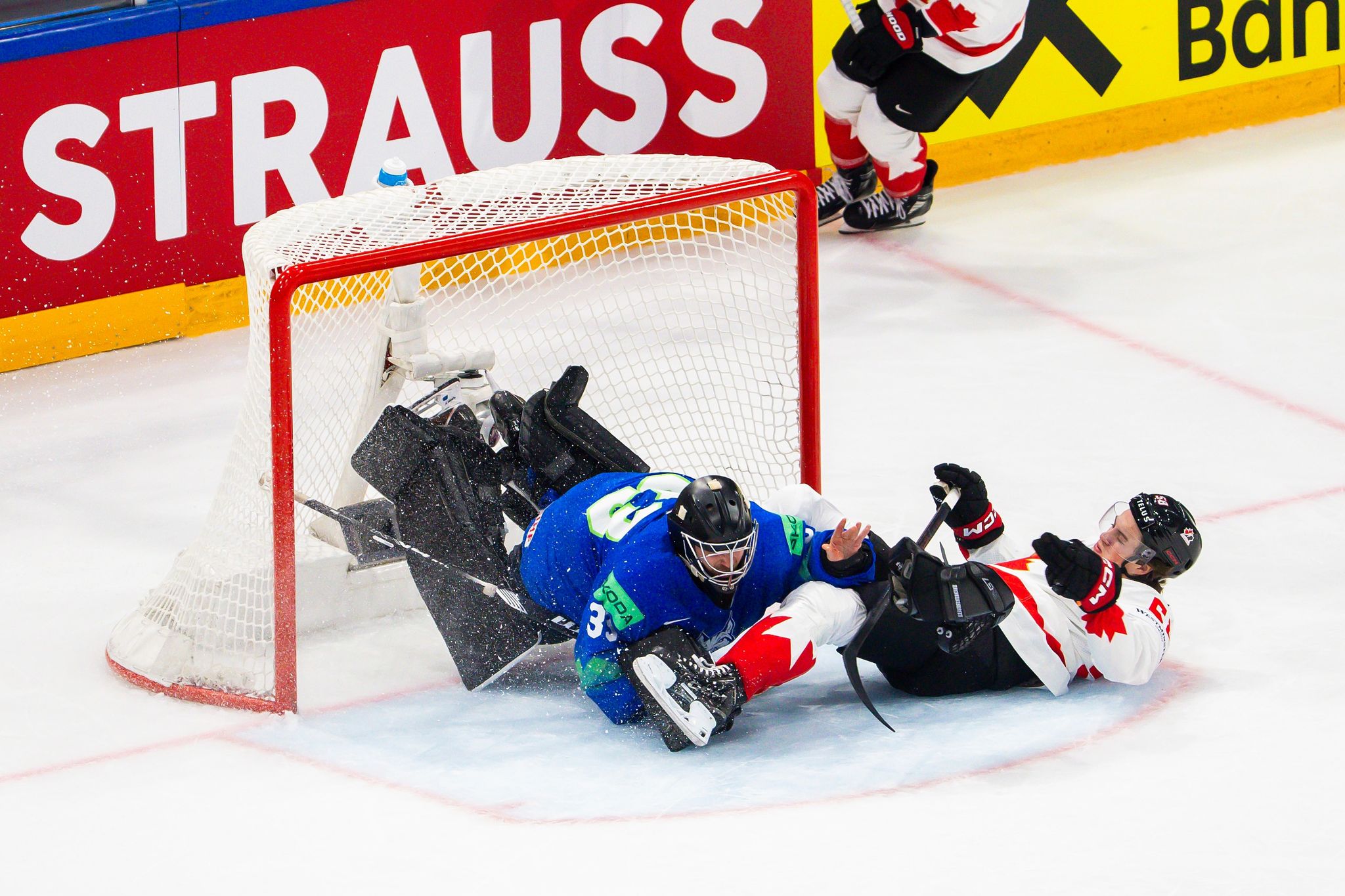 Canada remains perfect in five games at the ice hockey worlds