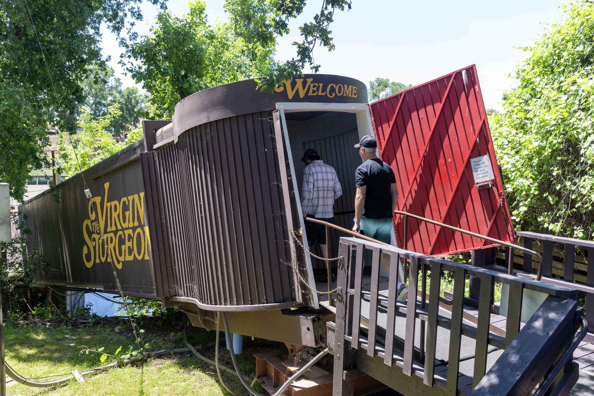 Sacramento's Garden Highway has floating restaurants and killer fish tacos