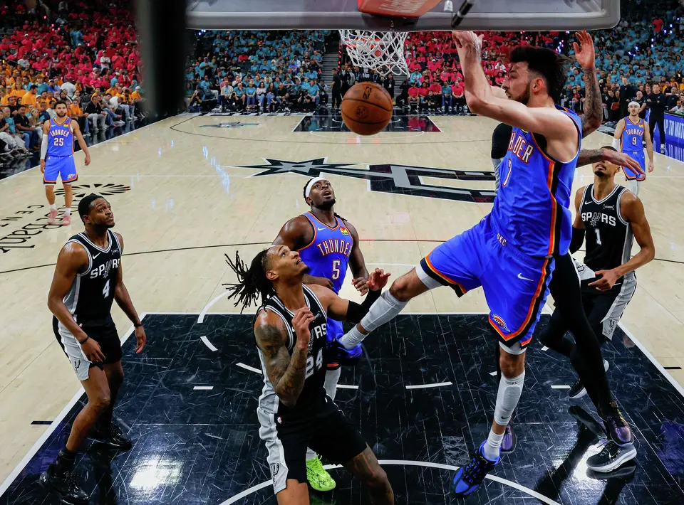 Oklahoma City Thunder center Chet Holmgren (7) dunks during Game 3 of the Western Conference Finals against the San Antonio Spurs at Frost Bank Center in San Antonio, Friday, May 22, 2026. The Spurs fell 123-108 to the Thunder, who now lead the series 2-1.