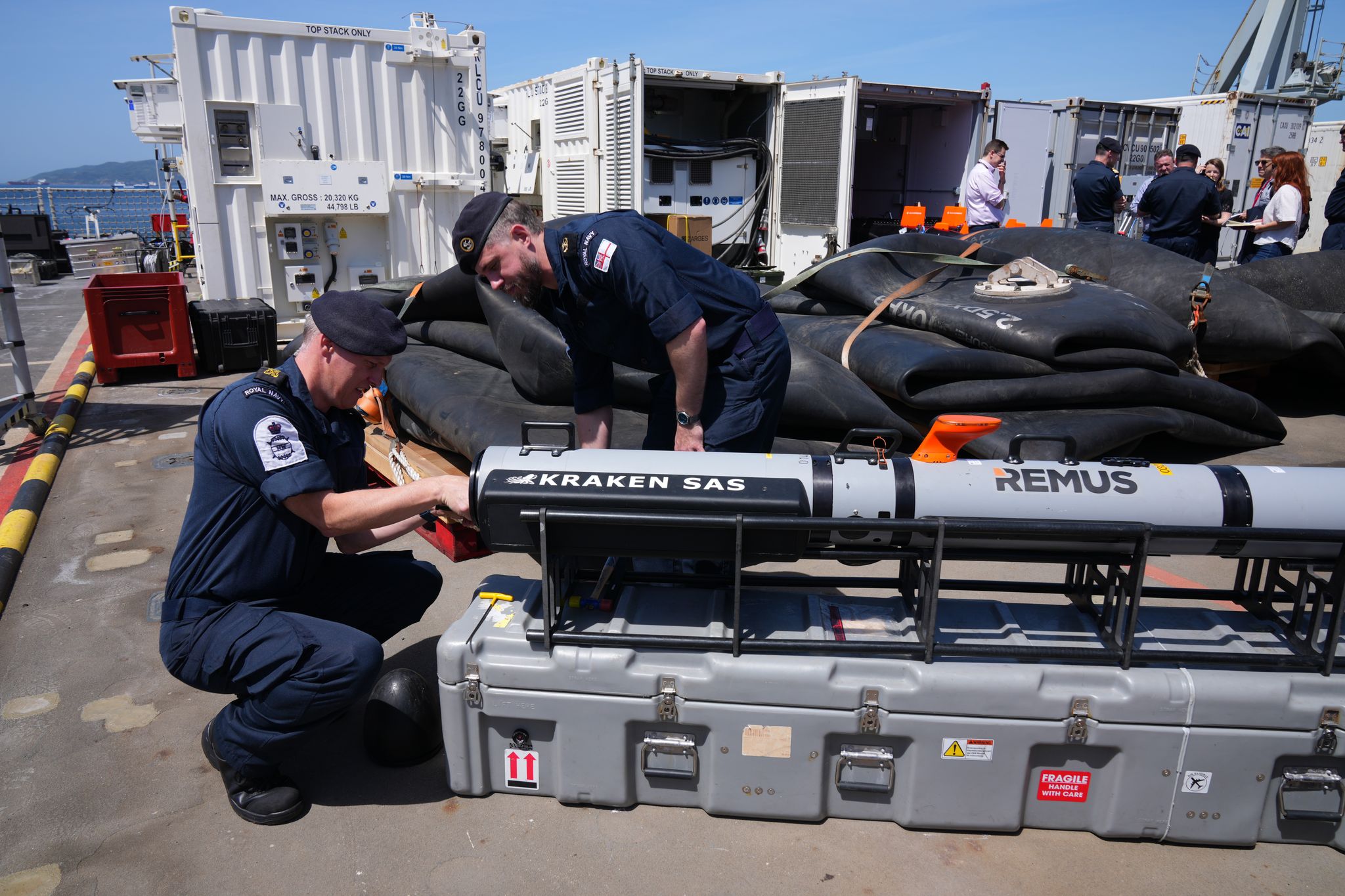 US.NAVY 潜水艦・スツール・アルミ製・米軍払下げ Britain's navy prepares to clear mines in the Strait of Hormuz