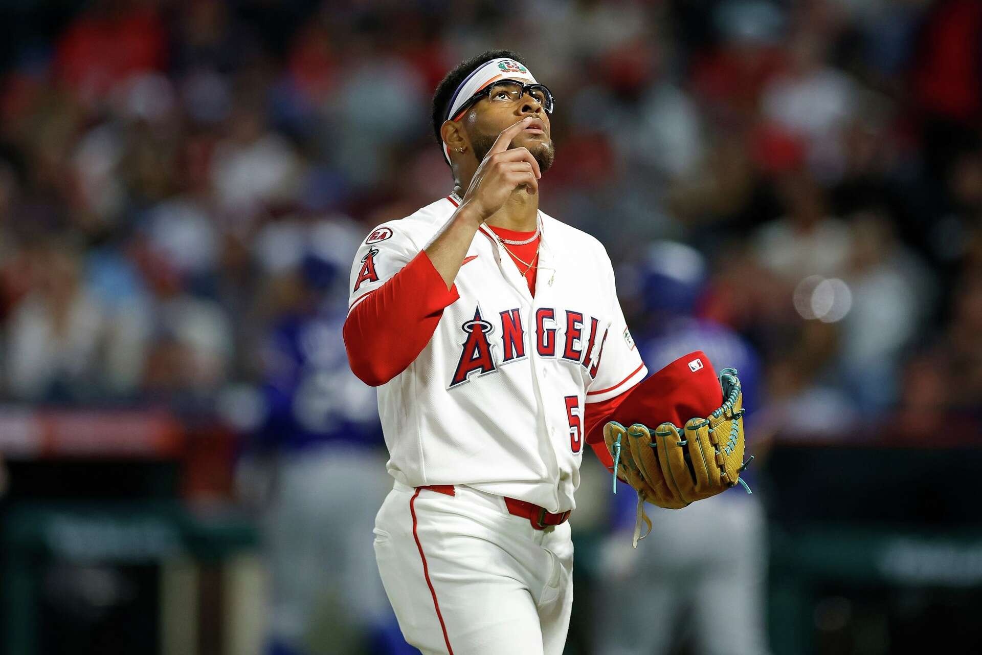 Mike Trout hits 2-run homer and Angels clinch series over Rangers 