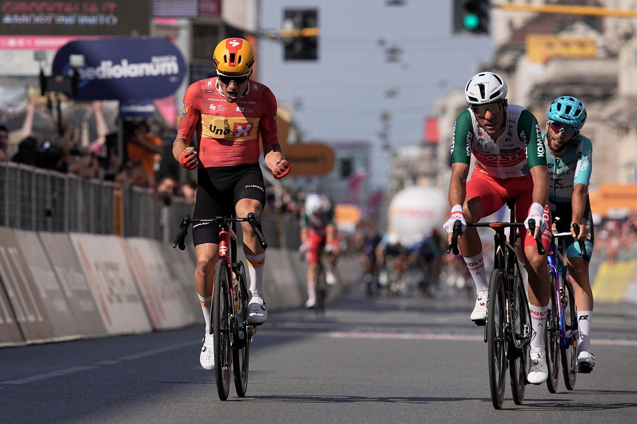 Dversnes wins Giro's 15th stage from breakaway as Vingegaard stays in pink