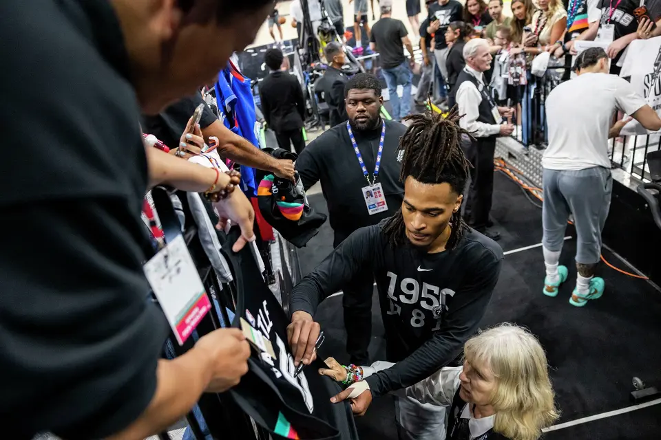 San Antonio Spurs guard Stephon Castle (5) signs autographs for fans prior to the start of Game 4 of the Western Conference Finals at Frost Bank Center in San Antonio on Sunday, May 24, 2026.